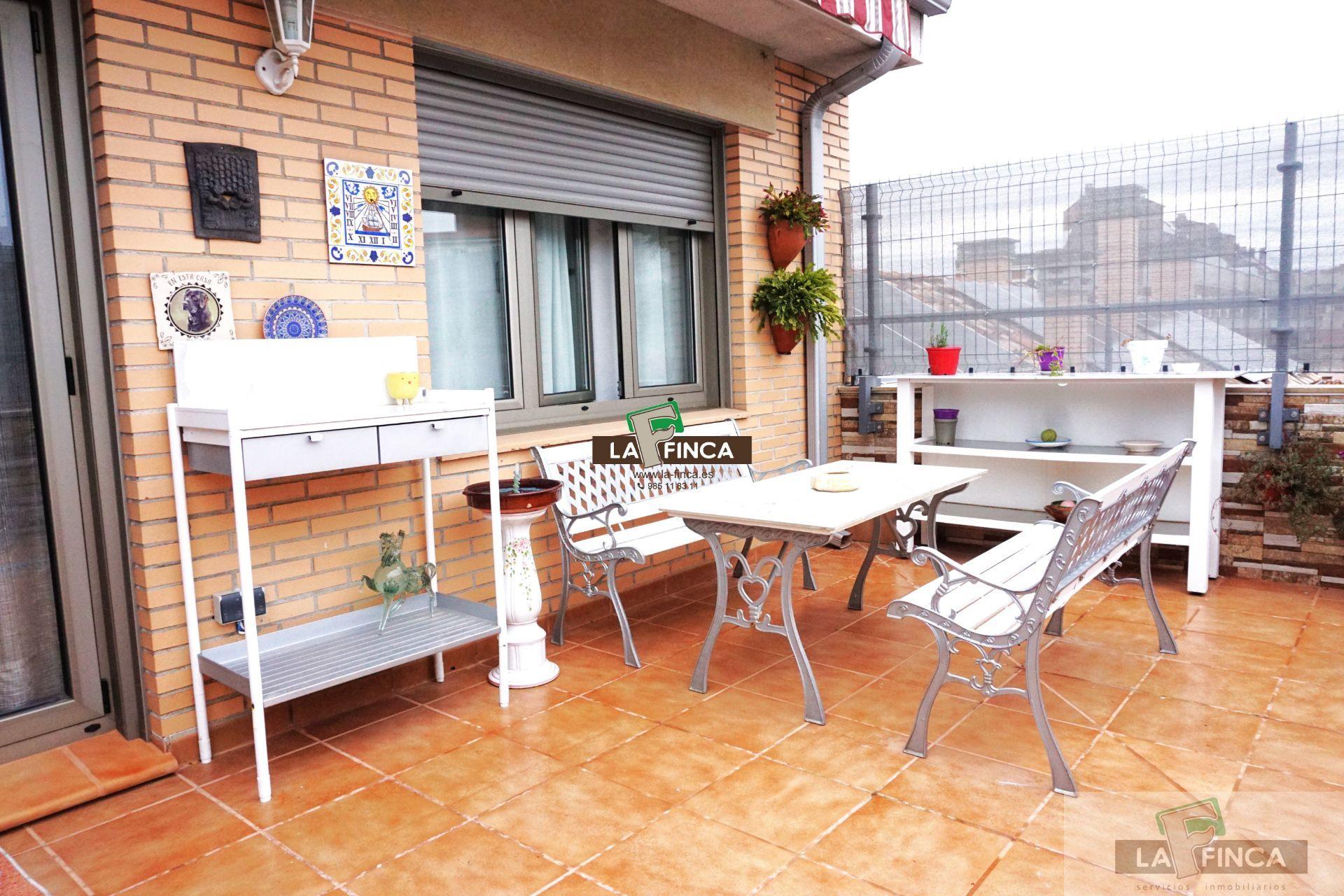 For sale of penthouse in Oviedo