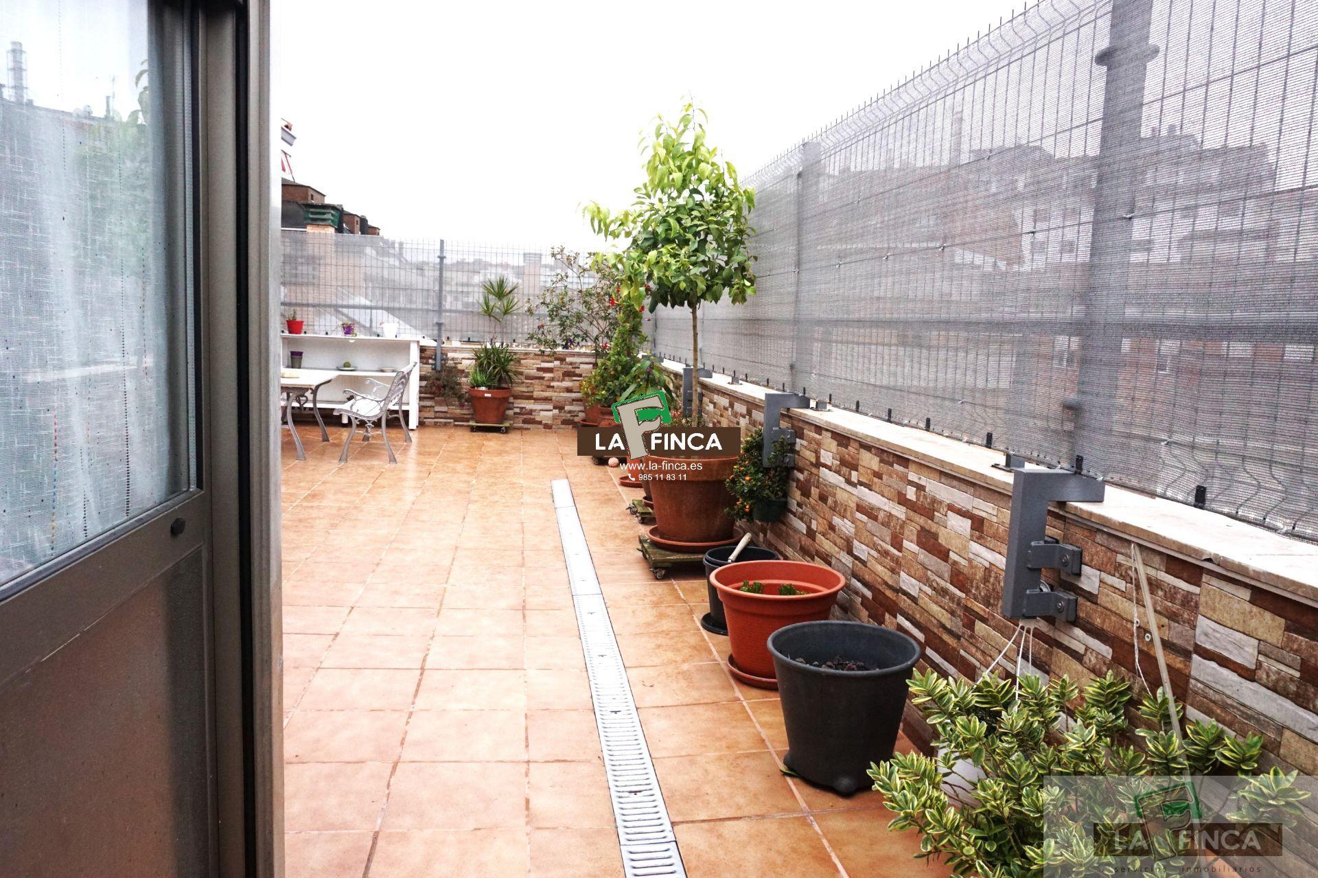 For sale of penthouse in Oviedo