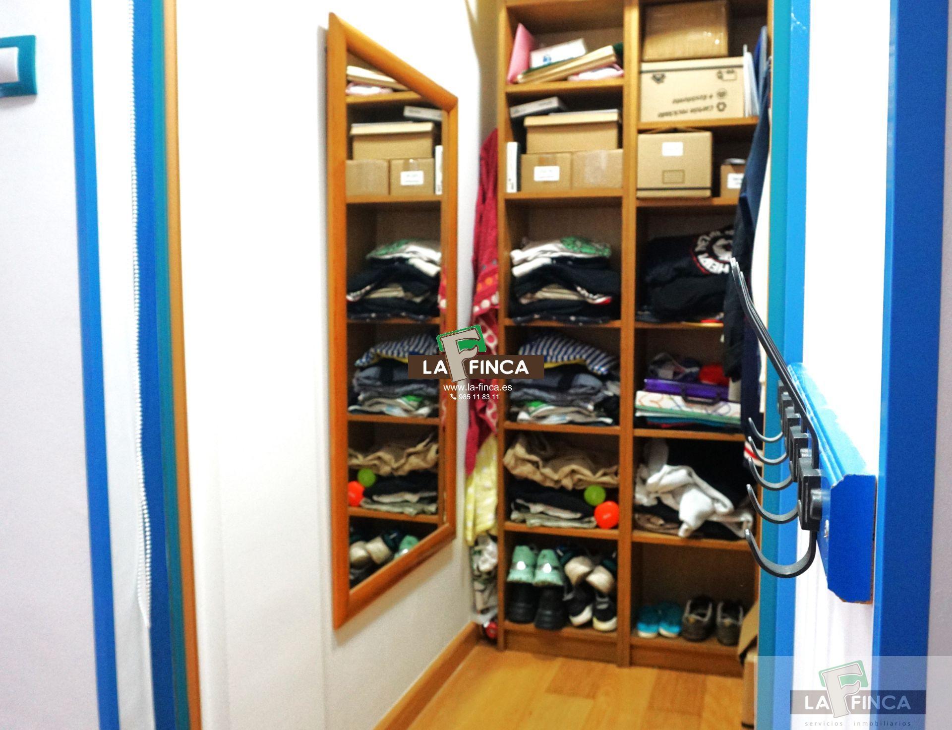 For sale of penthouse in Oviedo