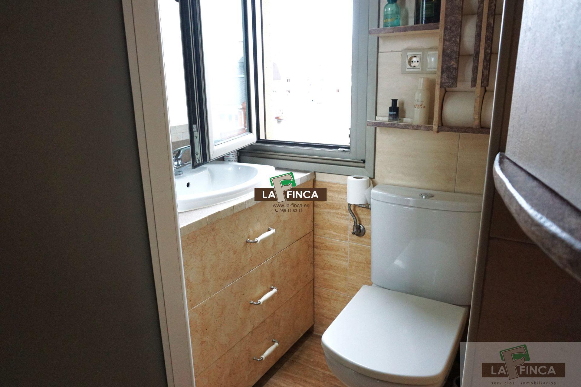 For sale of penthouse in Oviedo