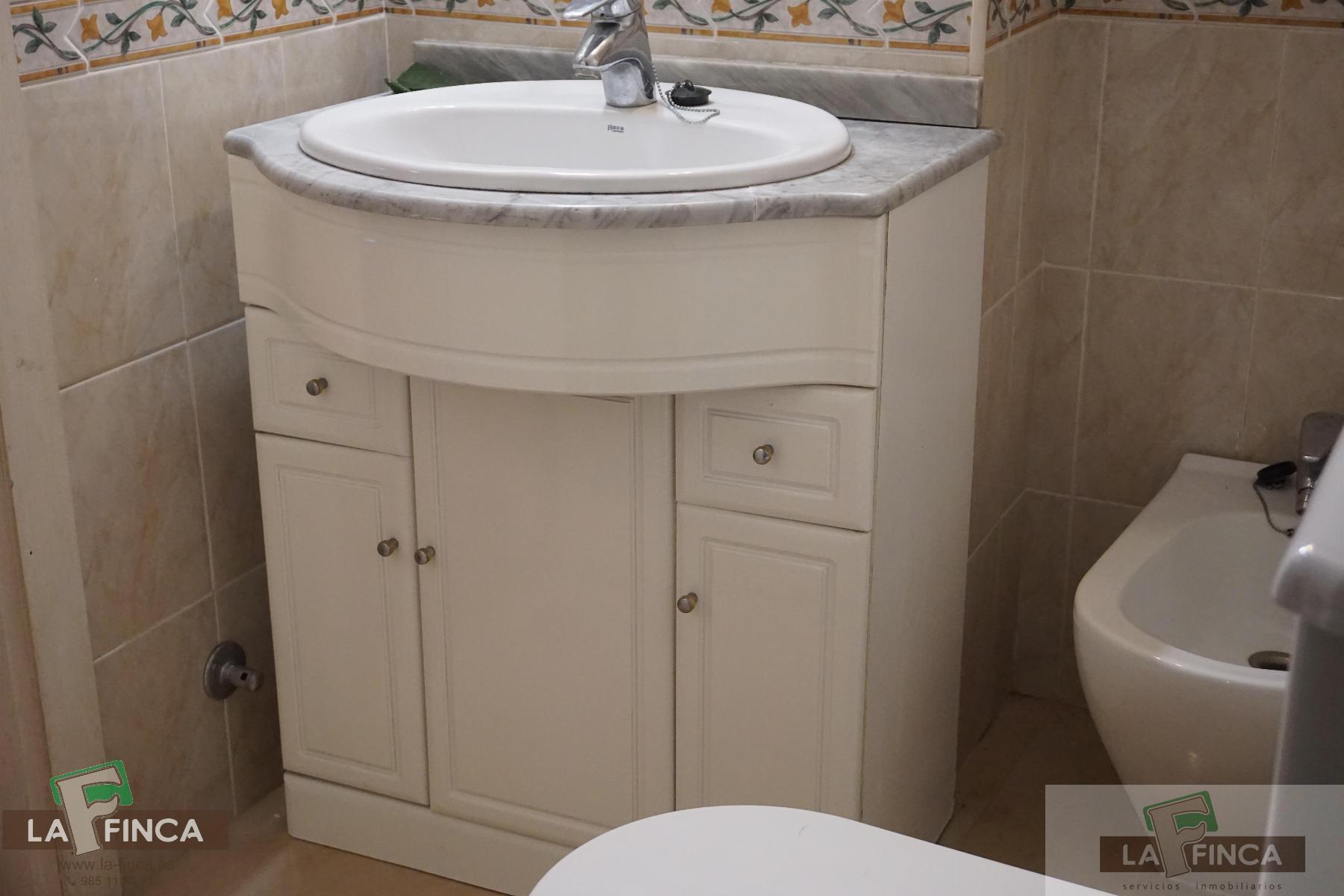 For sale of chalet in Llanera