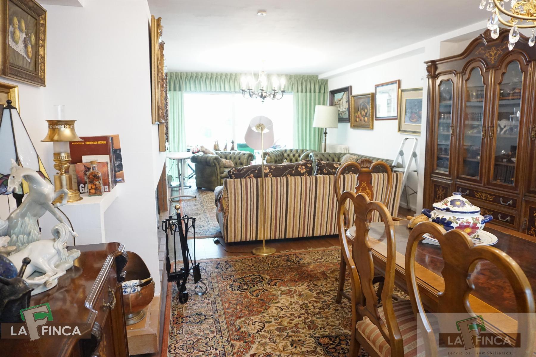 For sale of chalet in Llanera