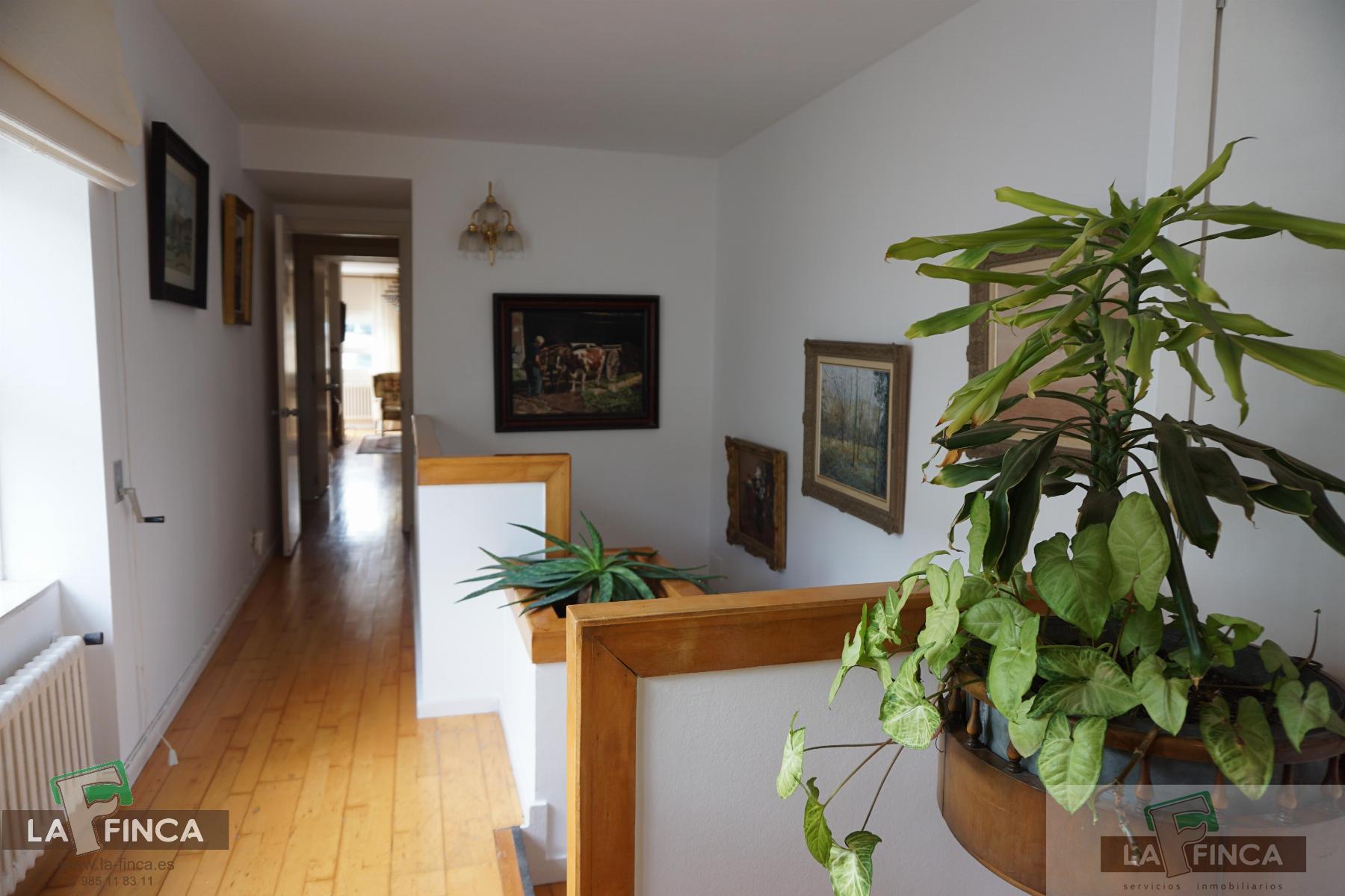 For sale of chalet in Llanera