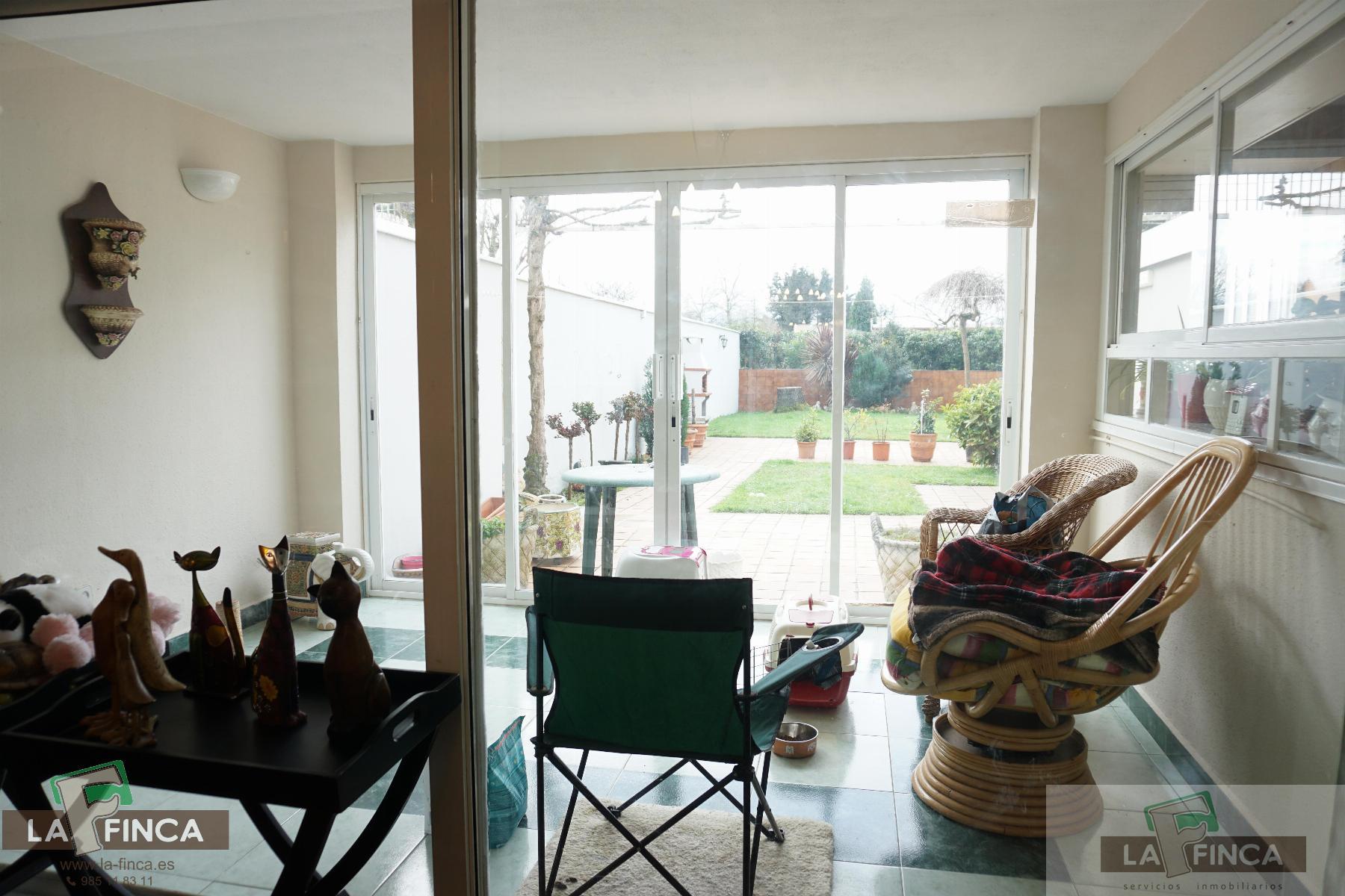 For sale of chalet in Llanera