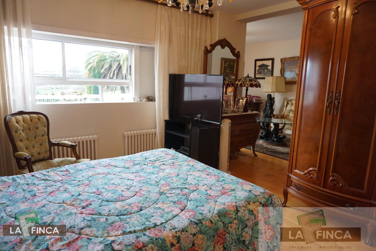 For sale of chalet in Llanera
