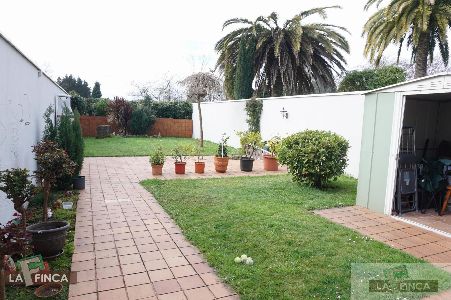 For sale of chalet in Llanera
