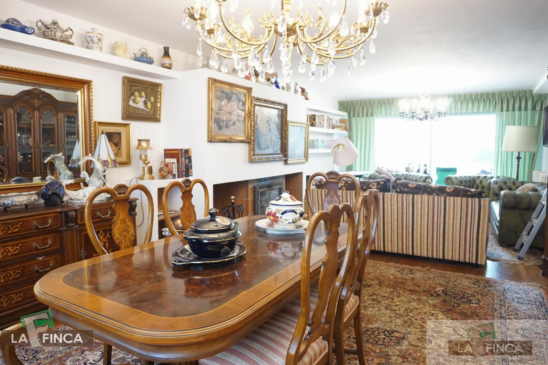 For sale of chalet in Llanera