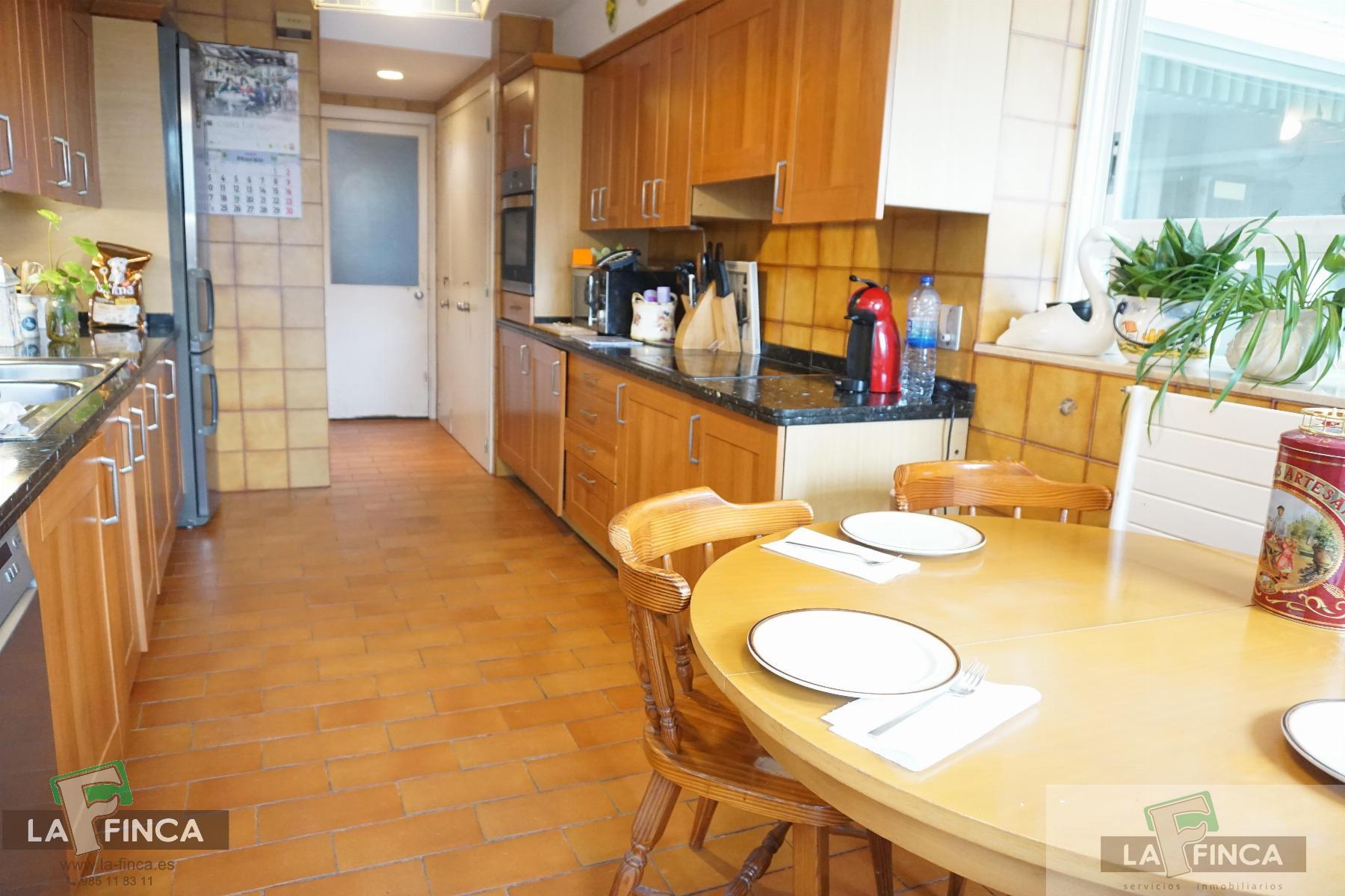 For sale of chalet in Llanera