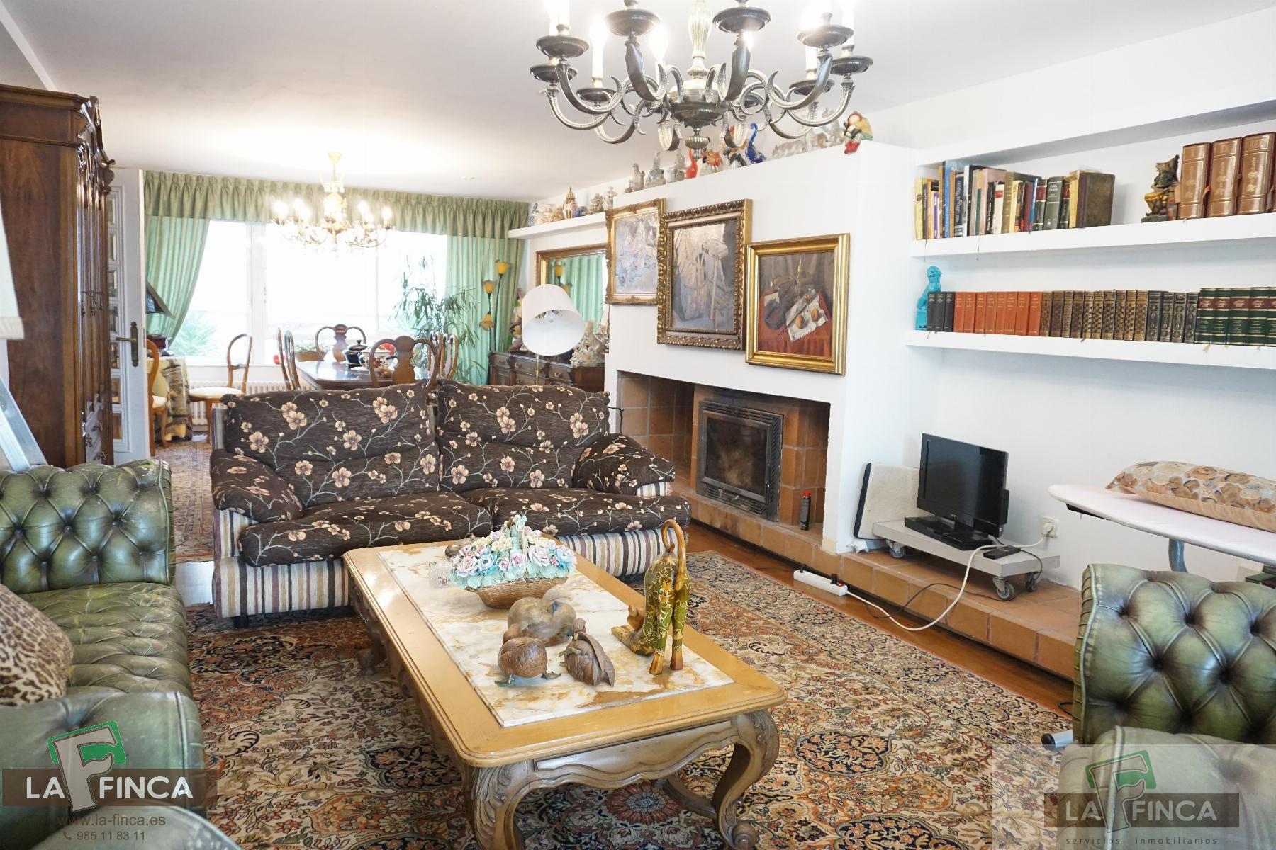 For sale of chalet in Llanera