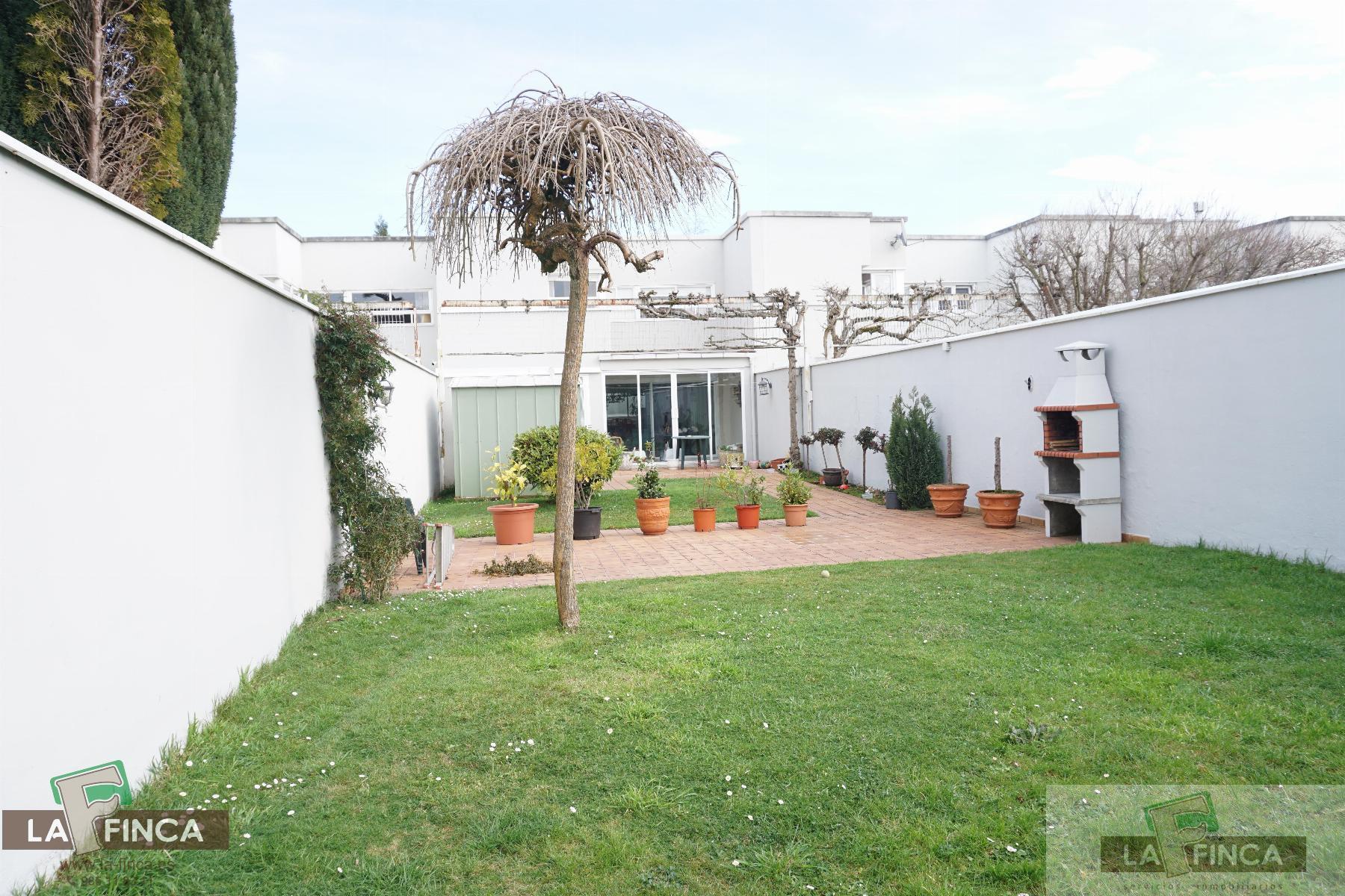 For sale of chalet in Llanera