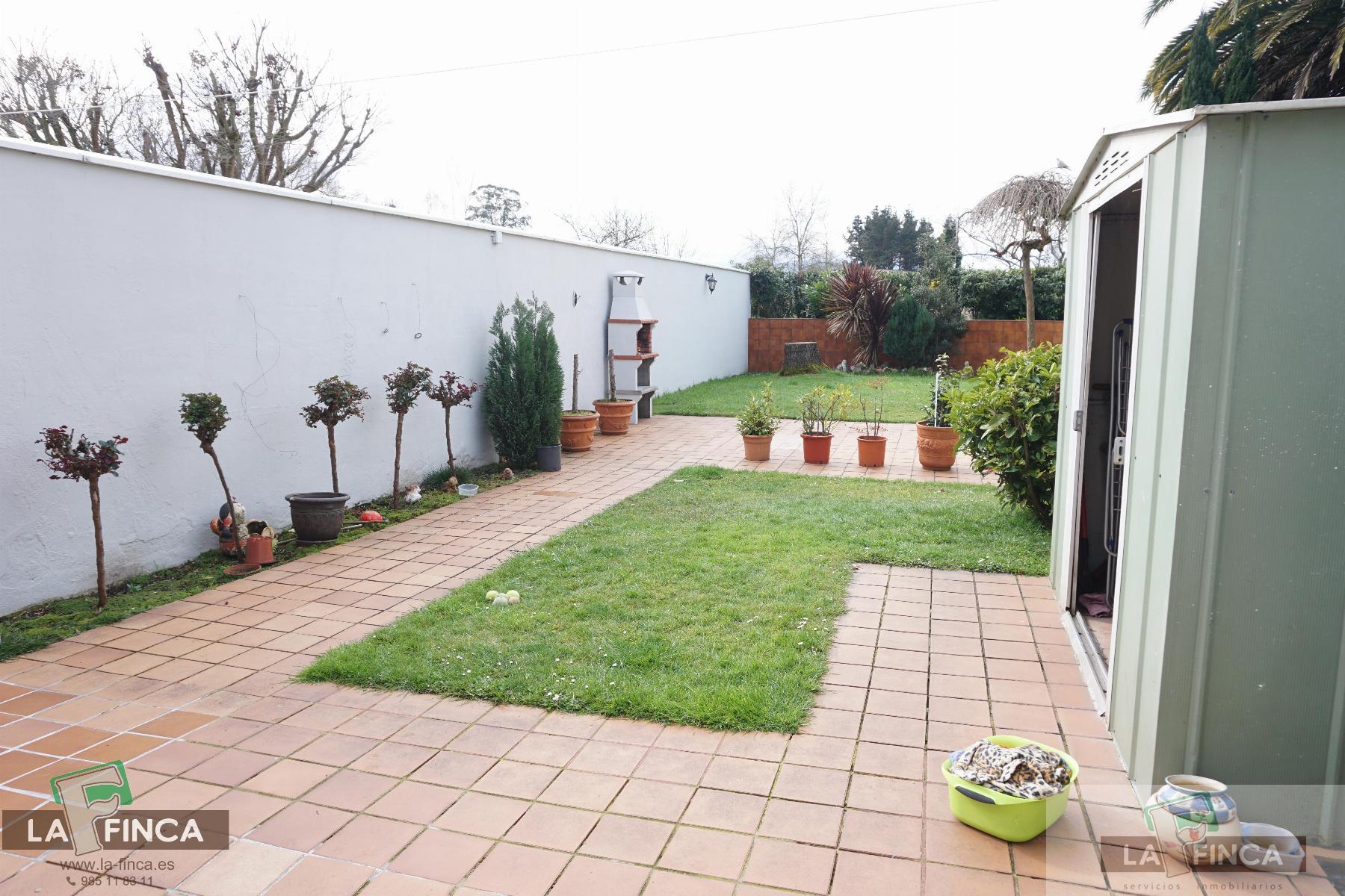 For sale of chalet in Llanera