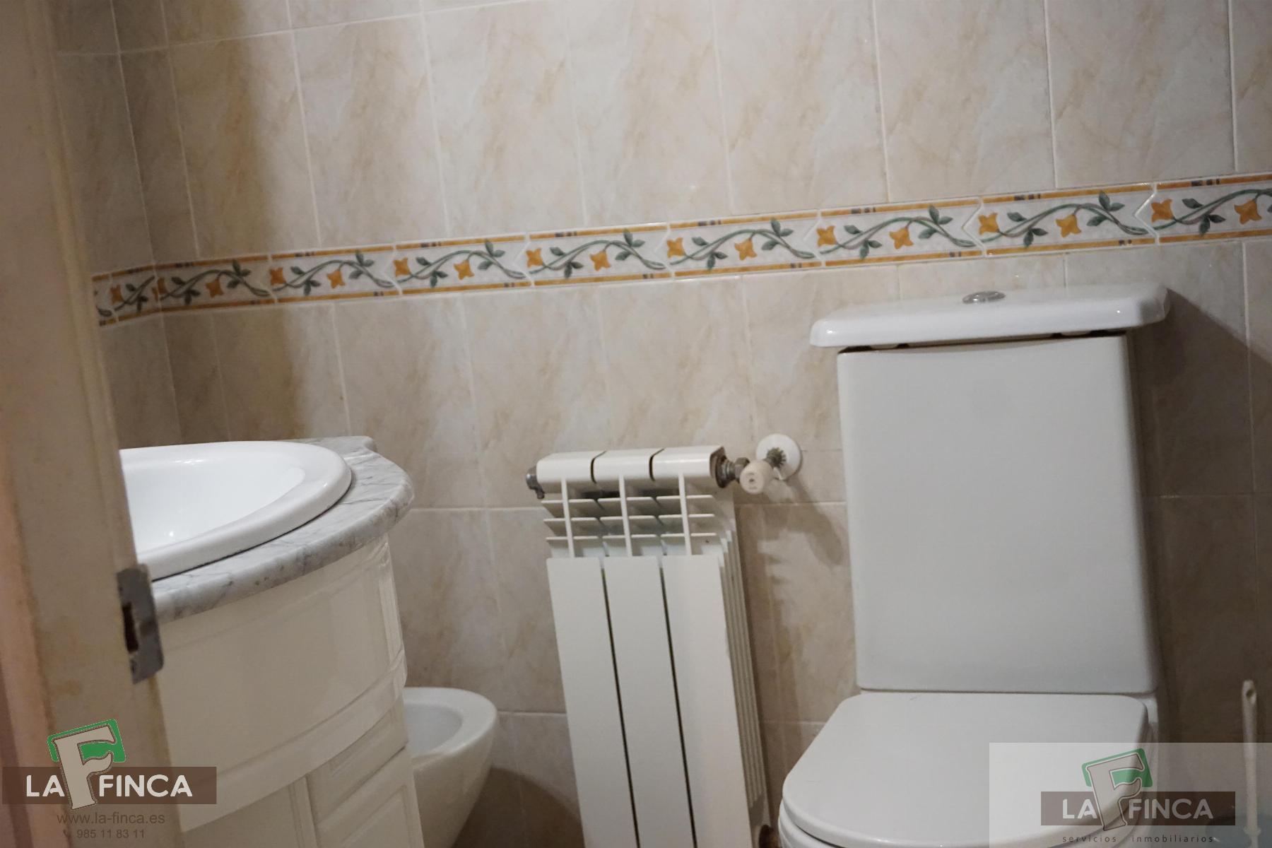 For sale of chalet in Llanera