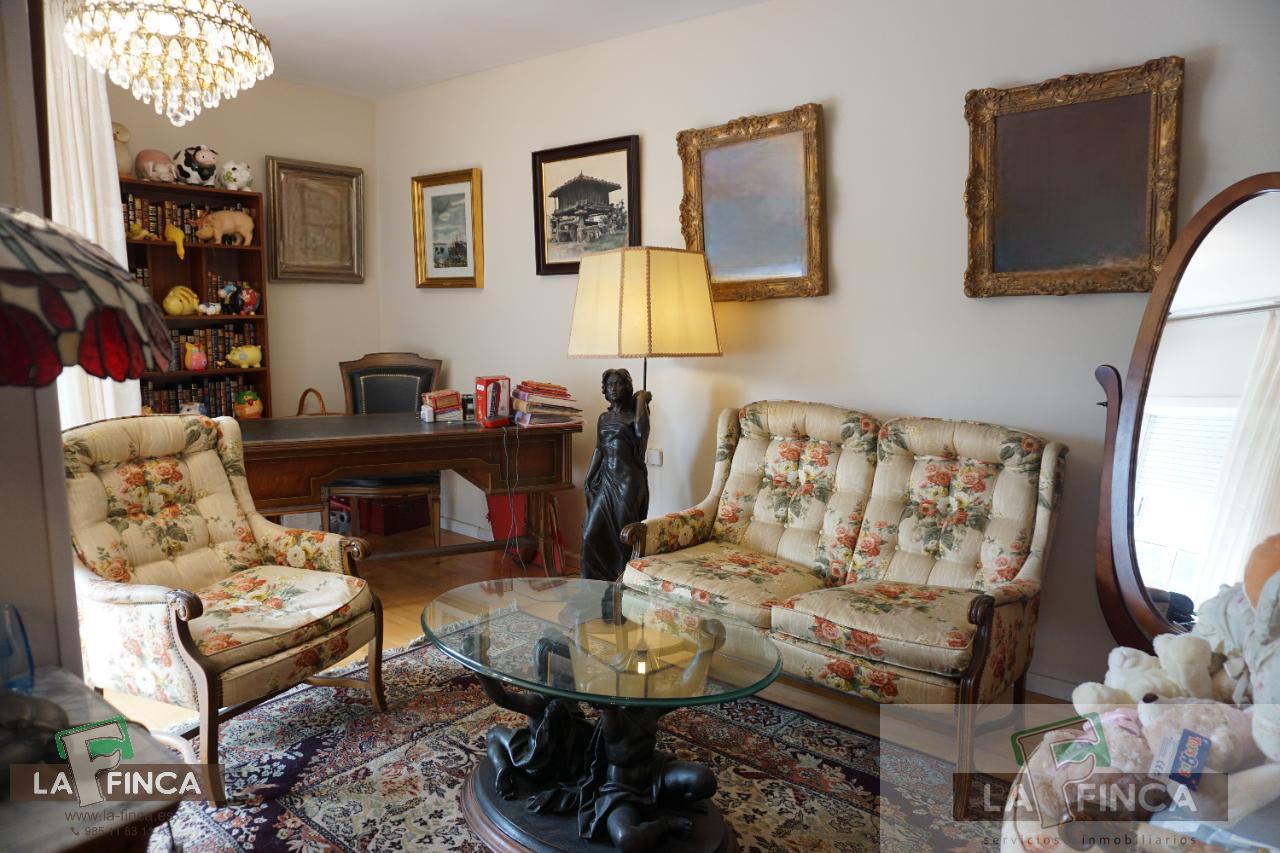 For sale of chalet in Llanera