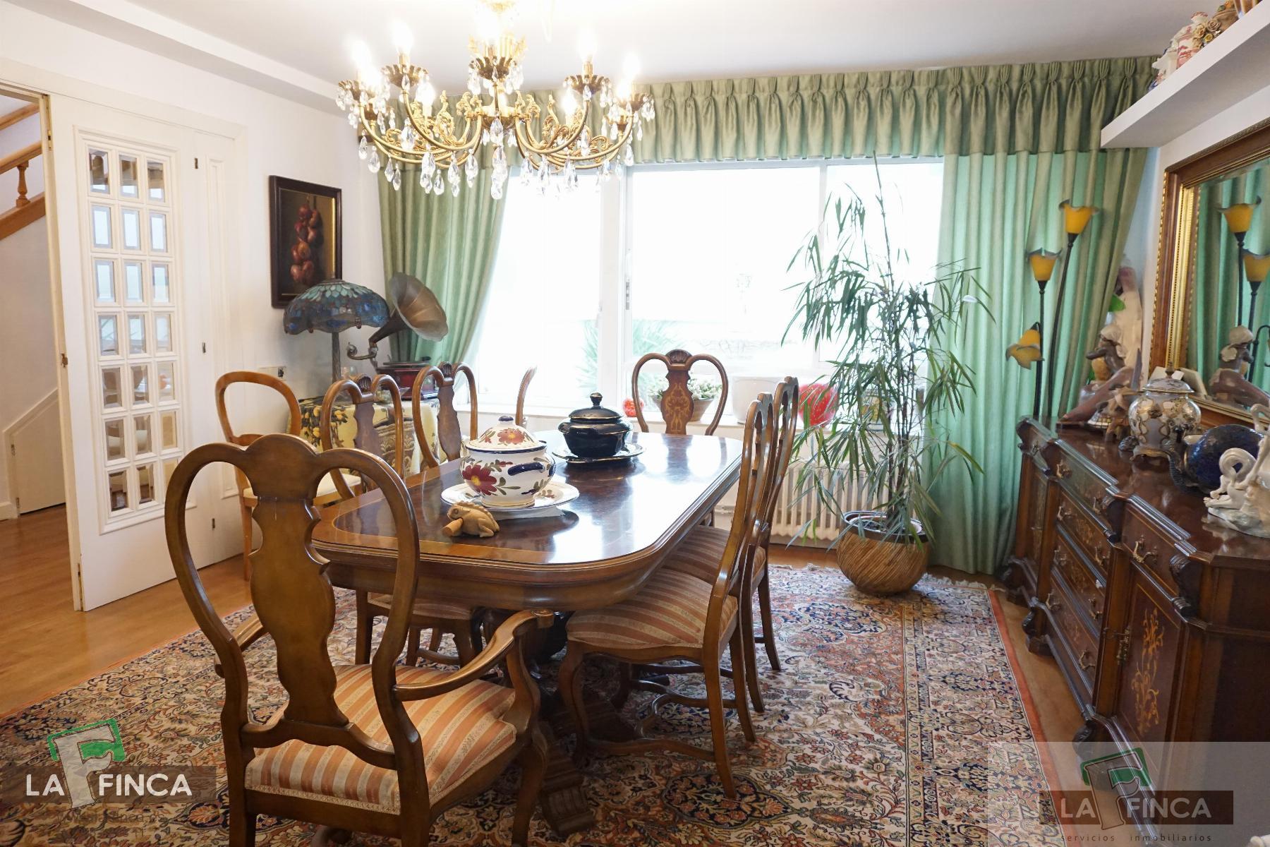 For sale of chalet in Llanera