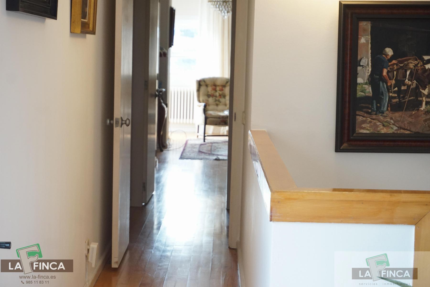 For sale of chalet in Llanera