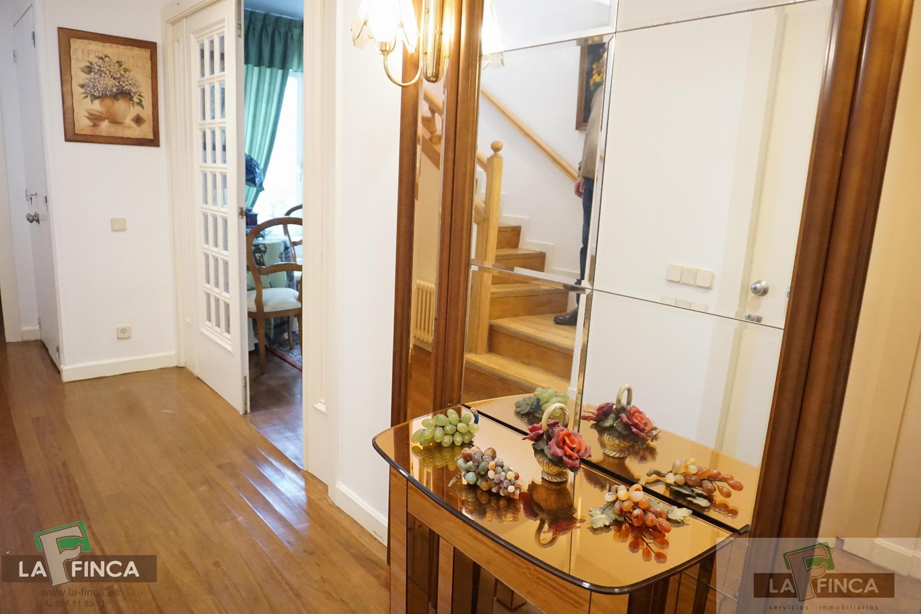 For sale of chalet in Llanera