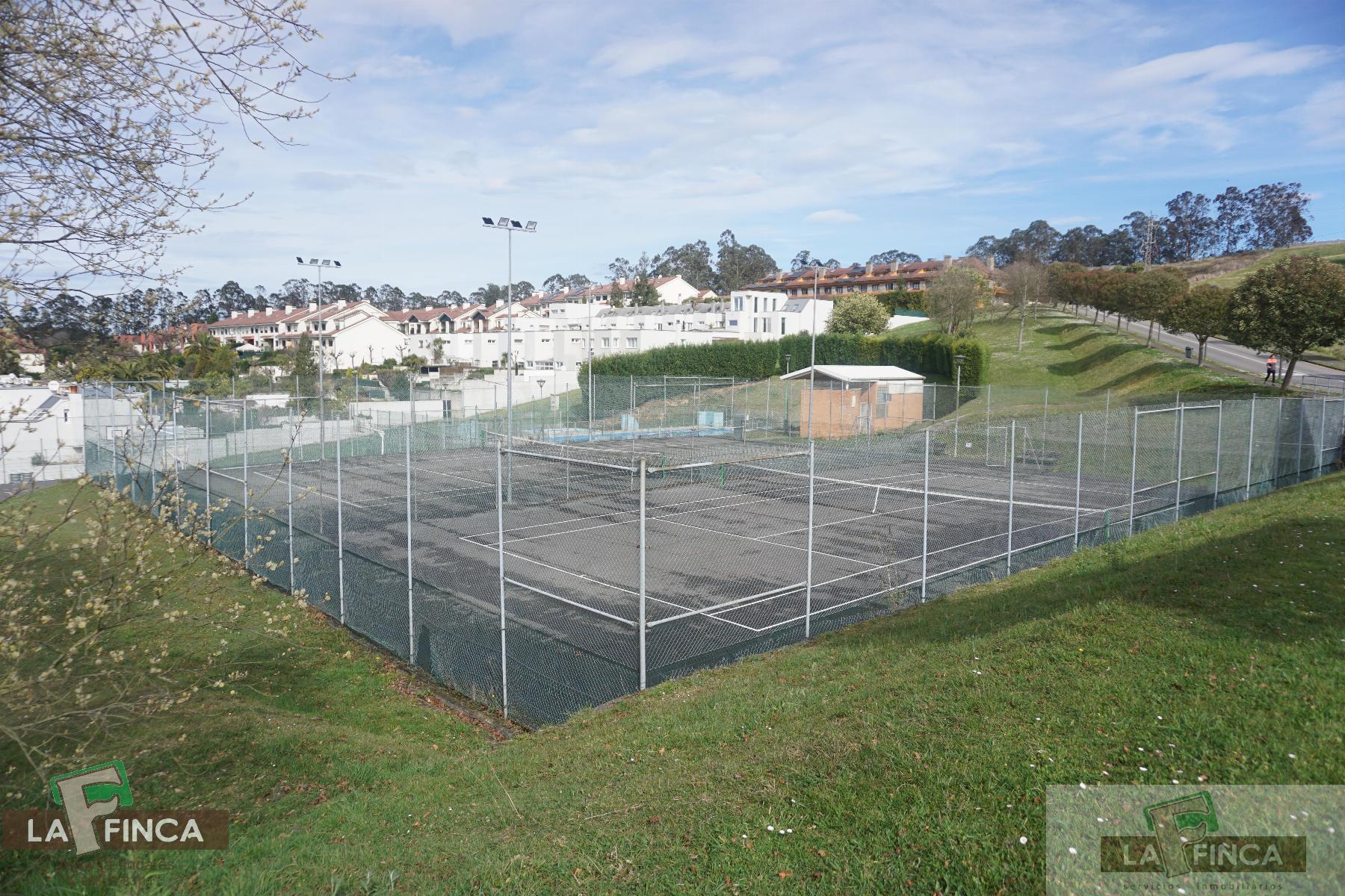 For sale of chalet in Llanera