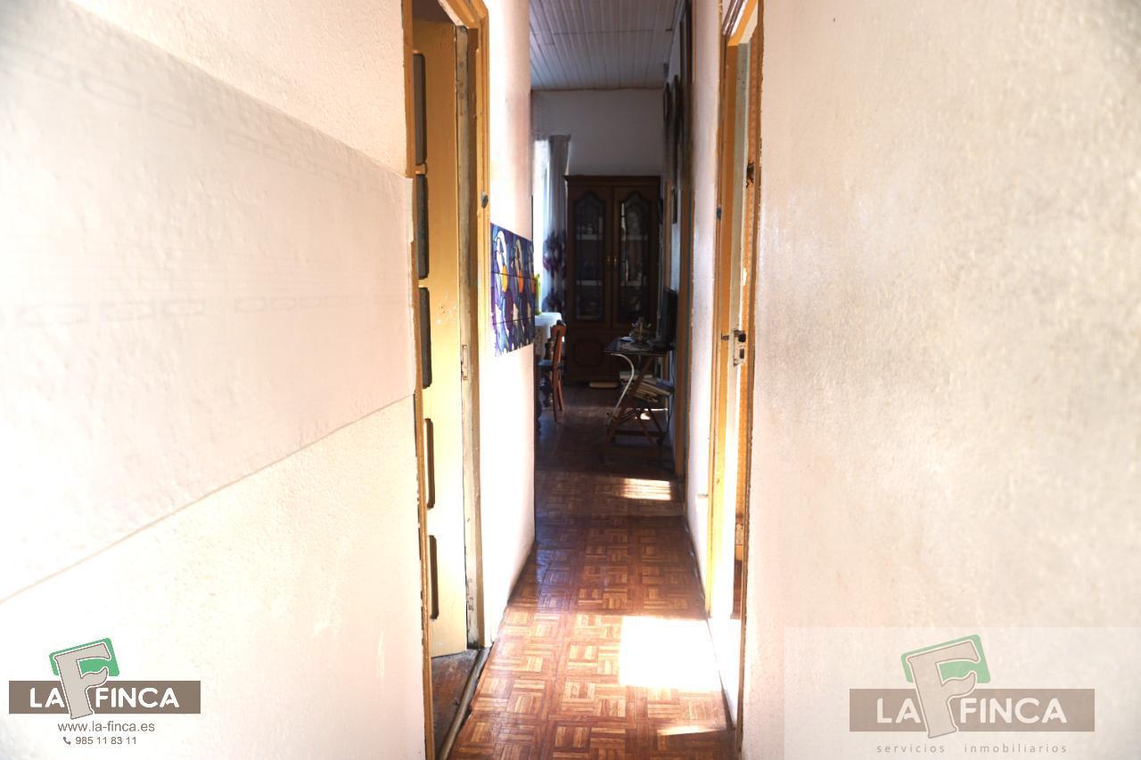 For sale of house in Belmonte de Miranda