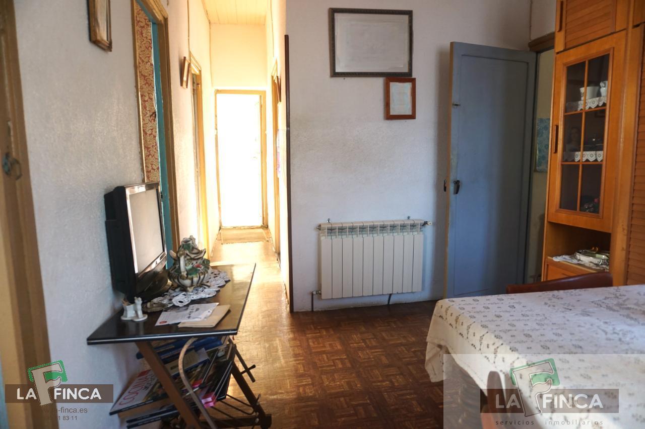 For sale of house in Belmonte de Miranda