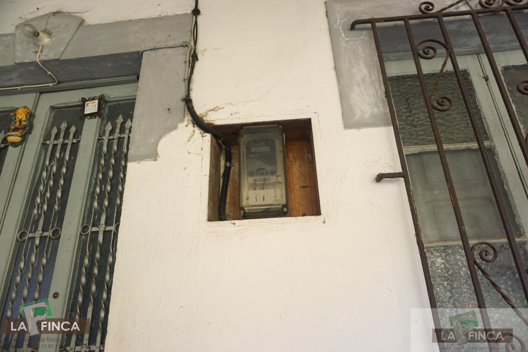 For sale of house in Belmonte de Miranda