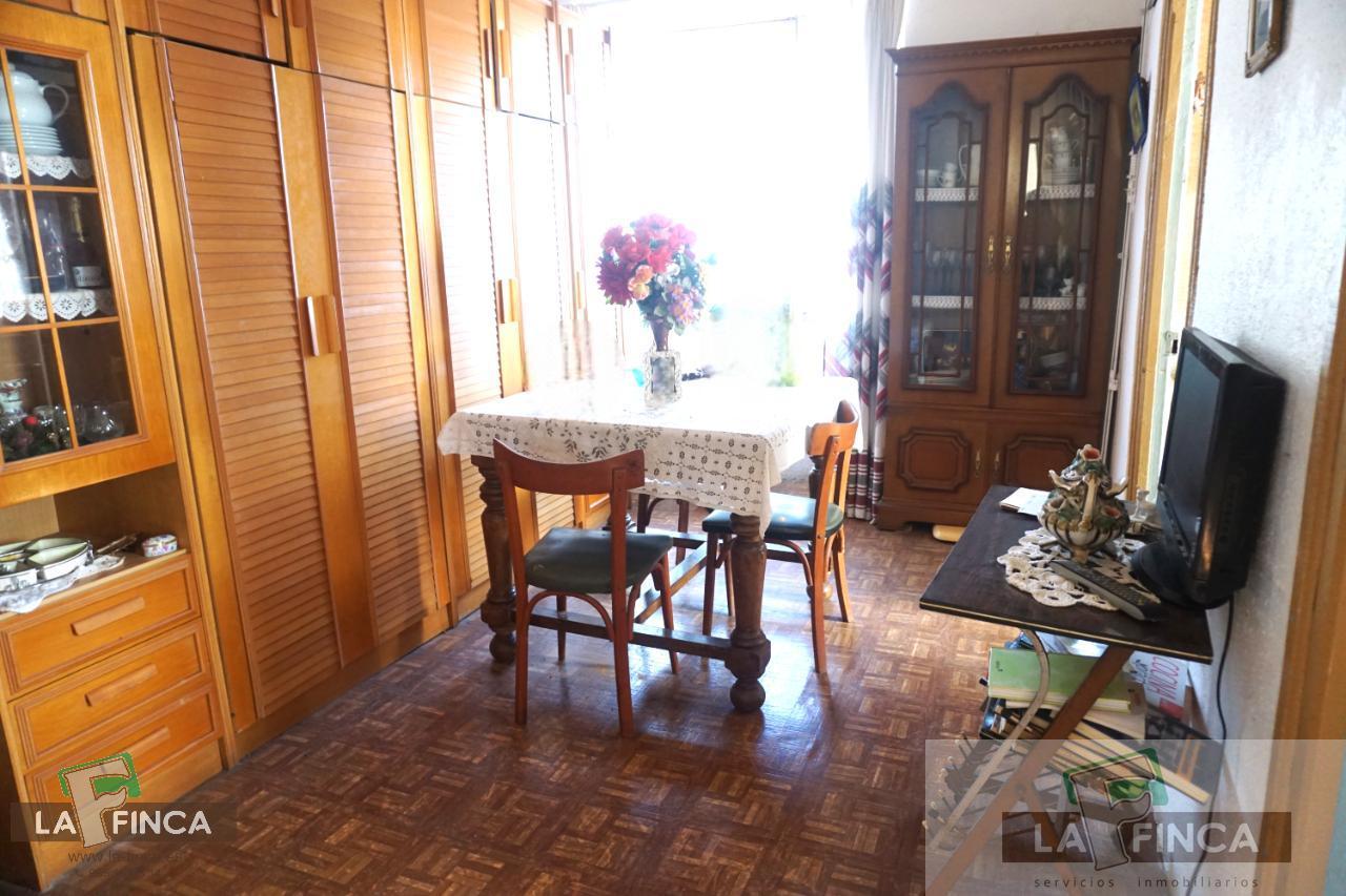 For sale of house in Belmonte de Miranda