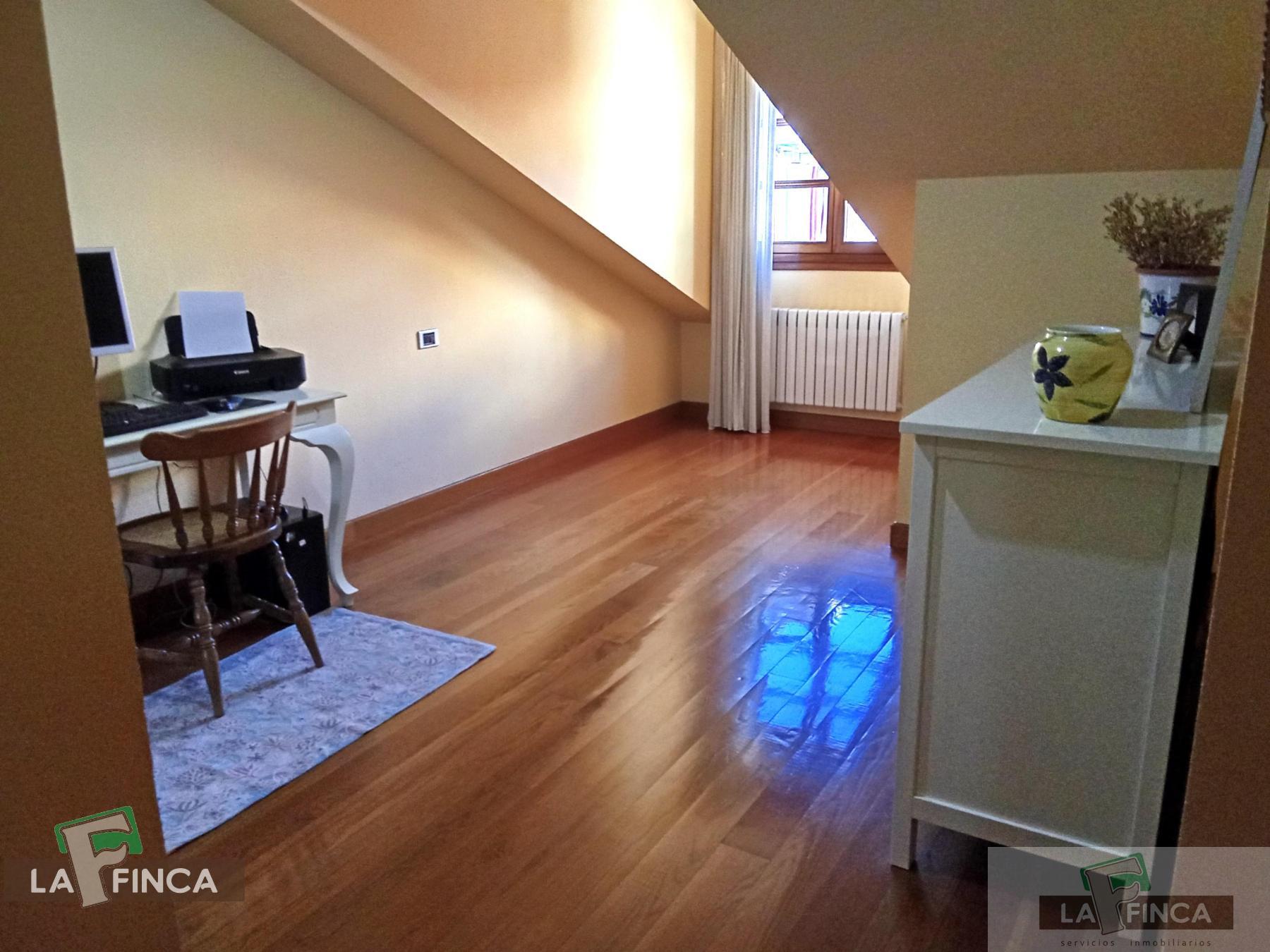For sale of duplex in Oviedo