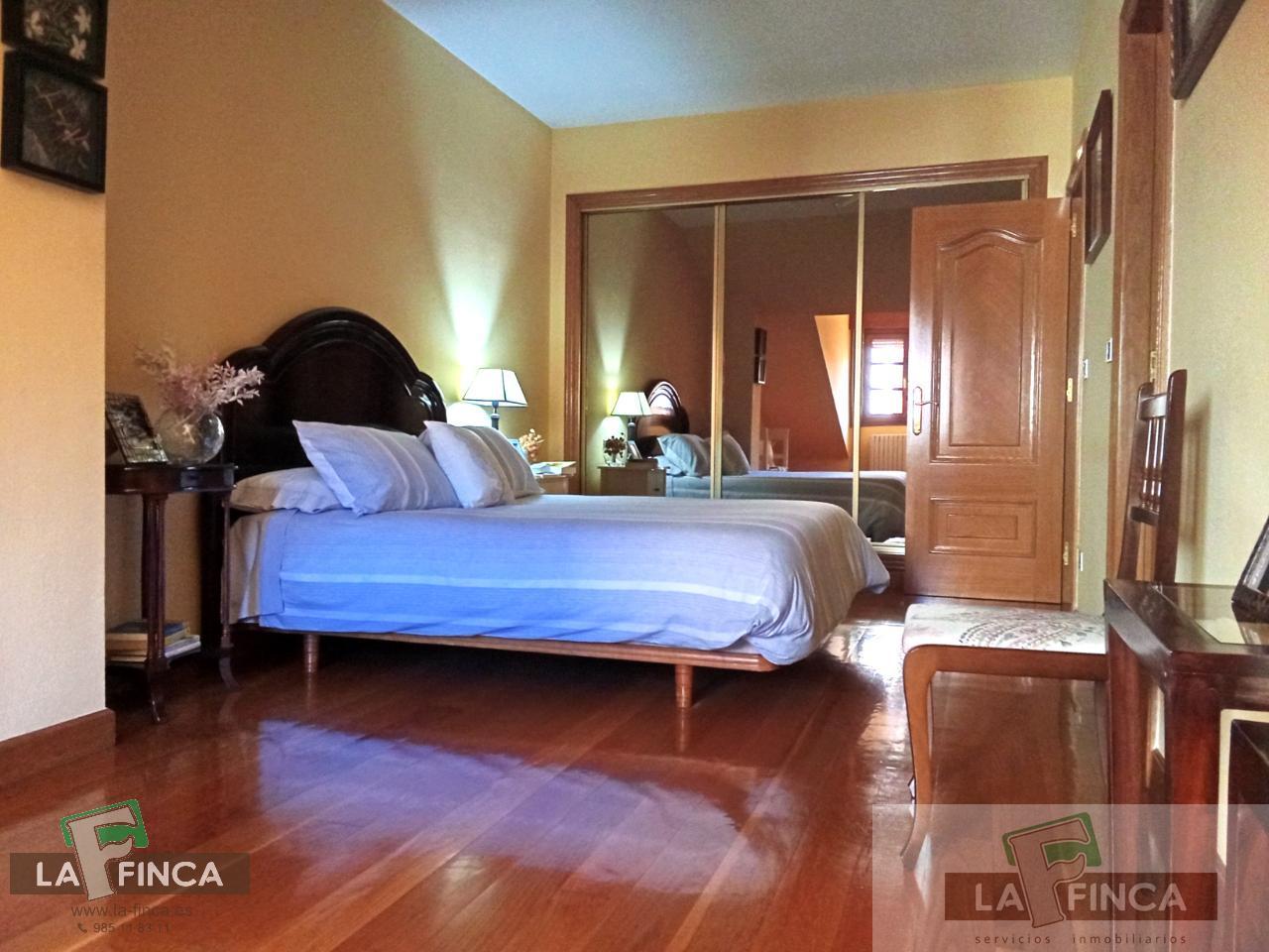 For sale of duplex in Oviedo