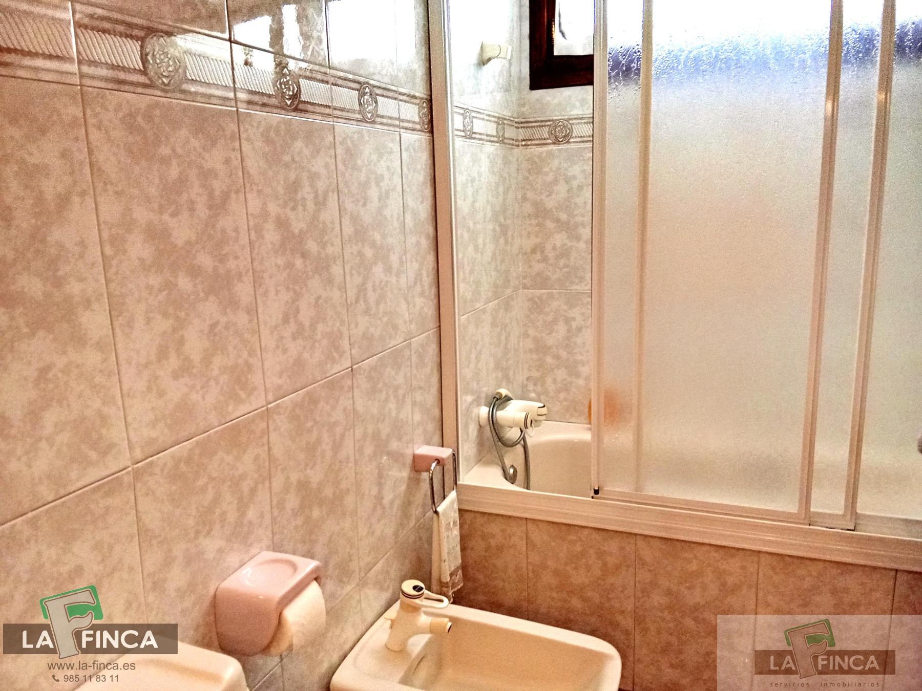 For sale of duplex in Oviedo