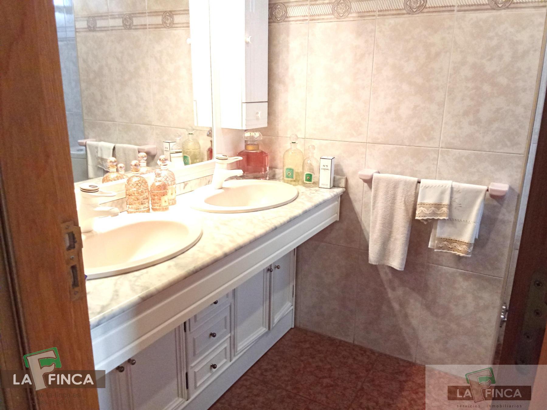 For sale of duplex in Oviedo