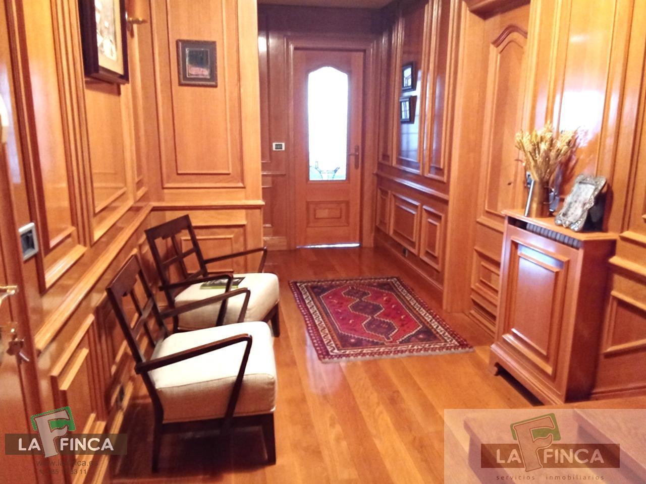 For sale of duplex in Oviedo