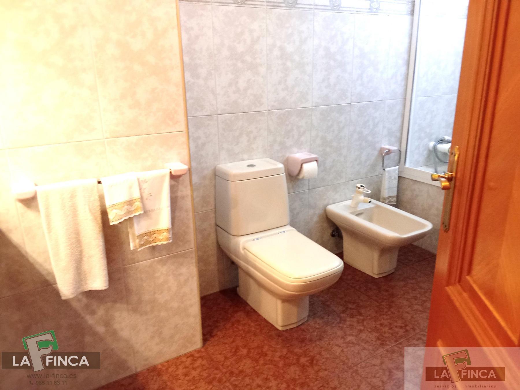 For sale of duplex in Oviedo