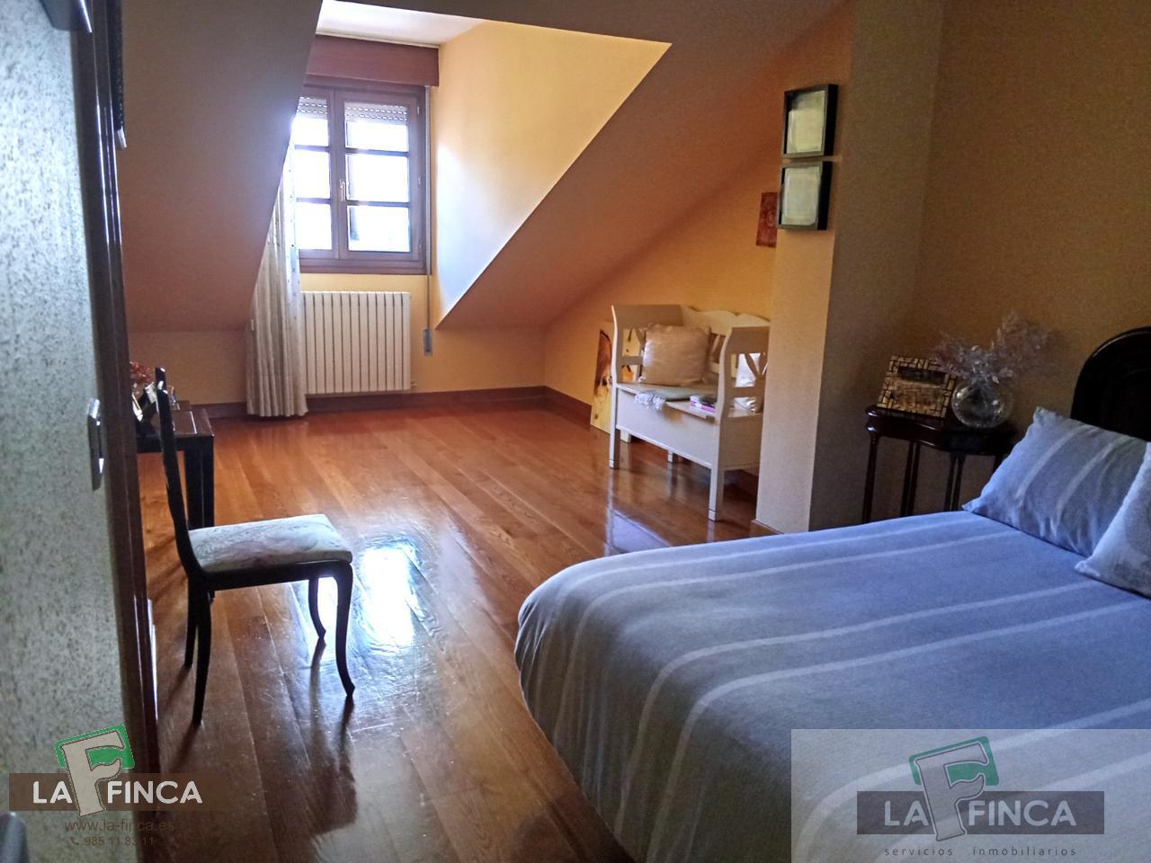 For sale of duplex in Oviedo
