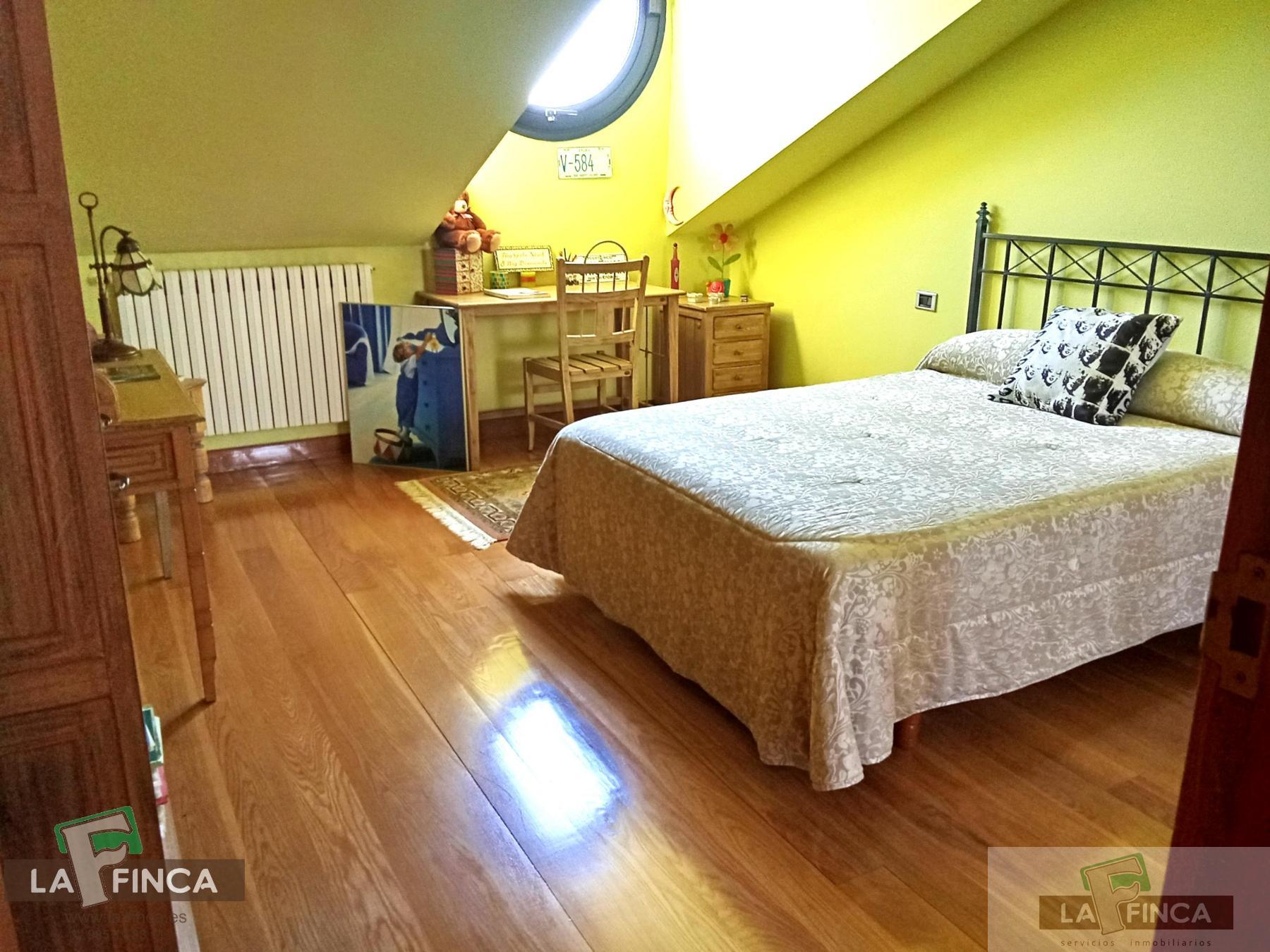 For sale of duplex in Oviedo