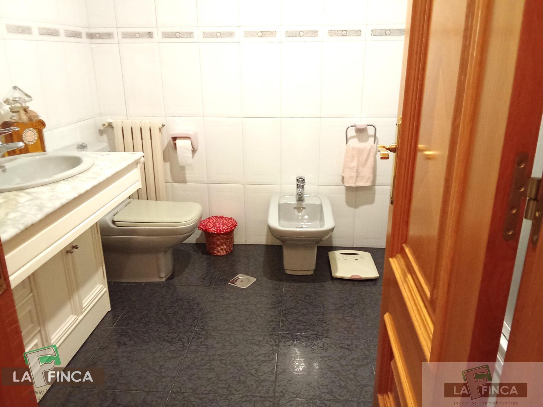 For sale of duplex in Oviedo