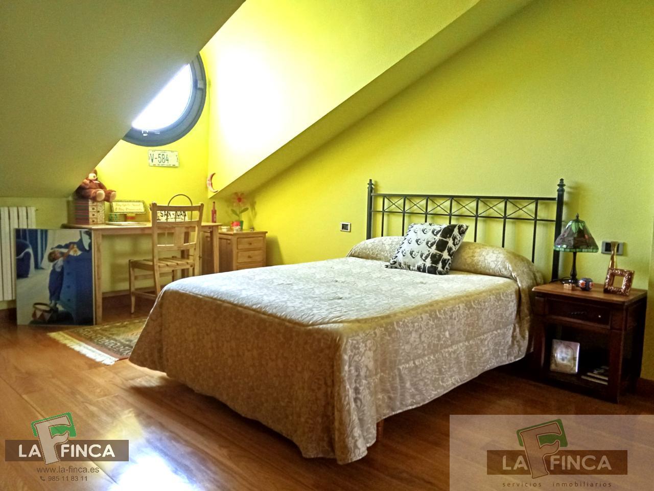 For sale of duplex in Oviedo