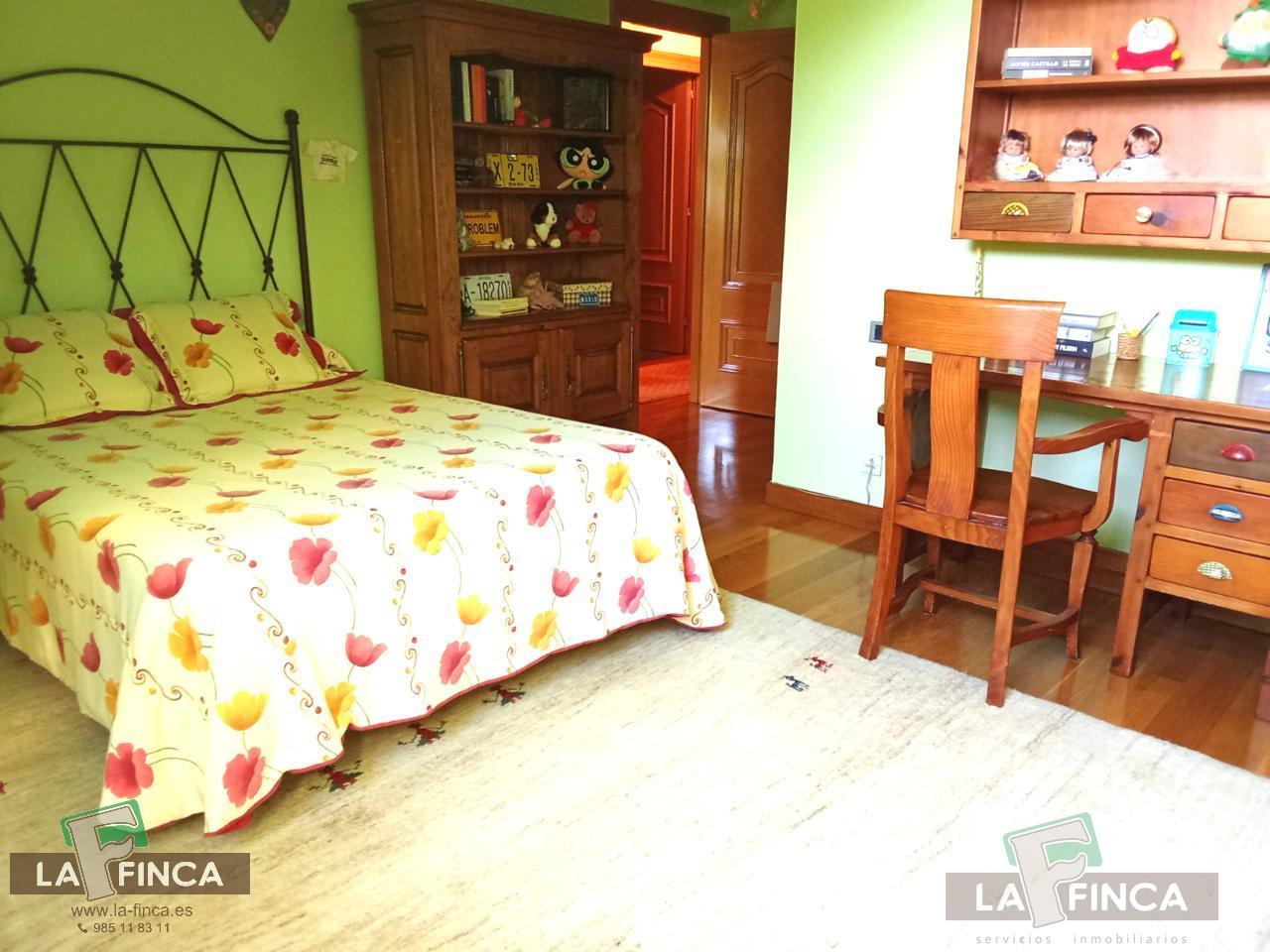 For sale of duplex in Oviedo