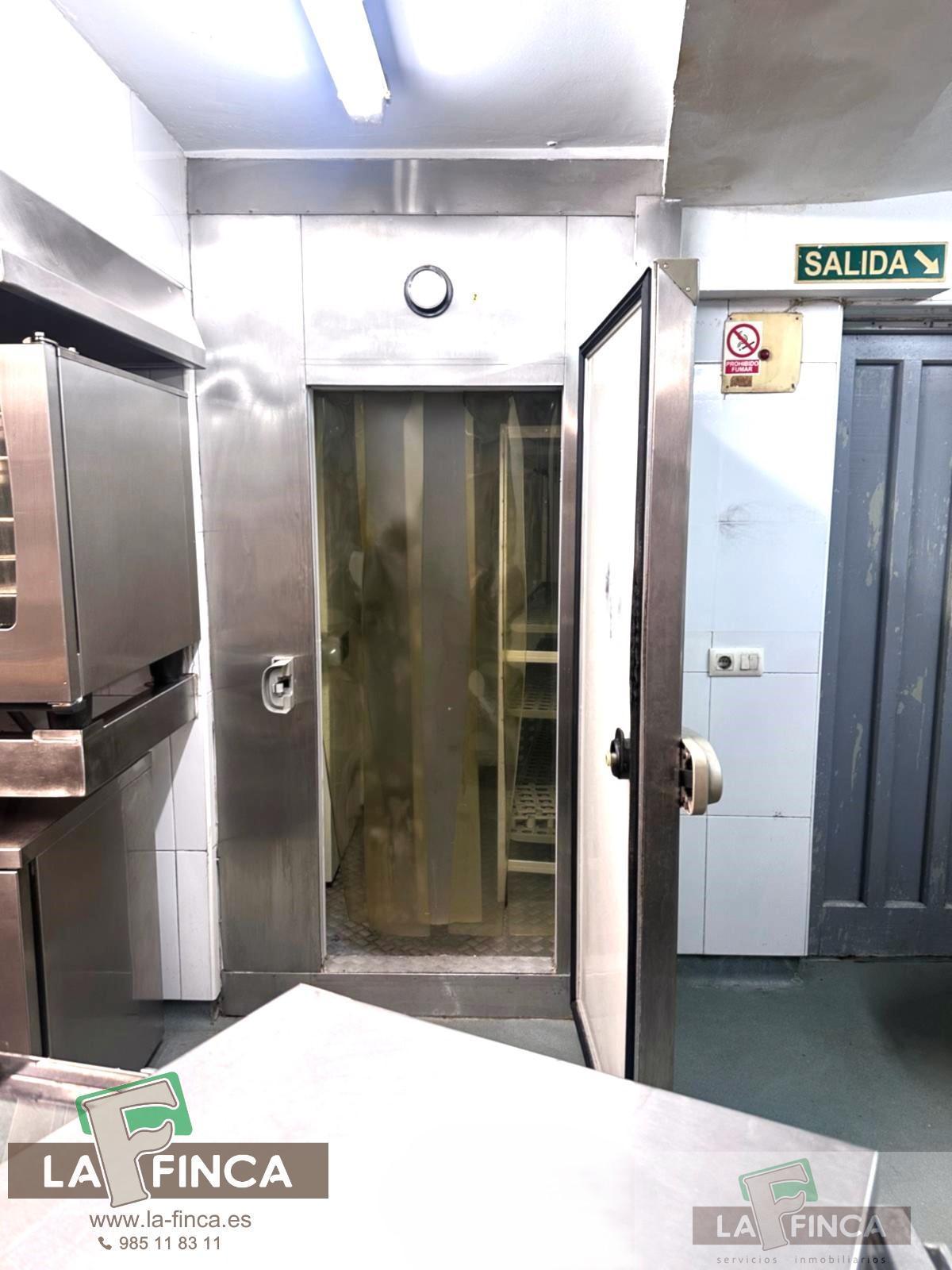For sale of commercial in Oviedo