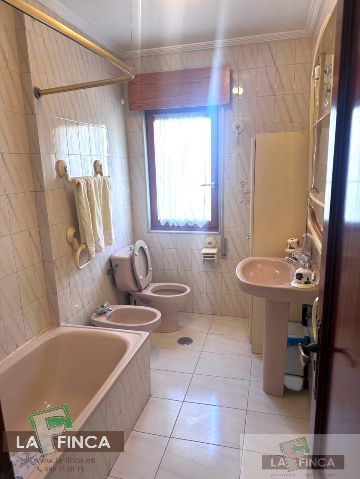 For sale of commercial in Oviedo