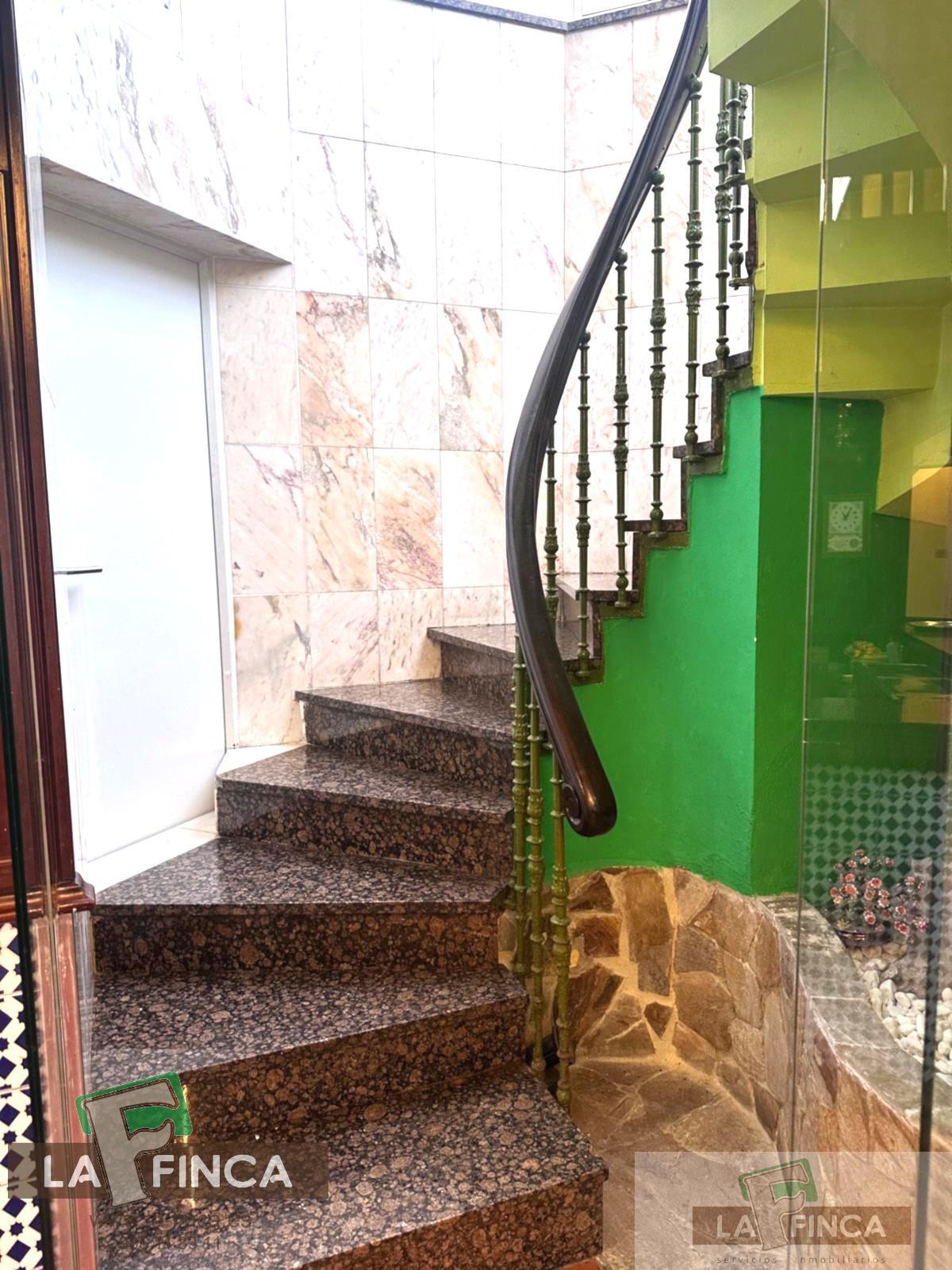 For sale of commercial in Oviedo