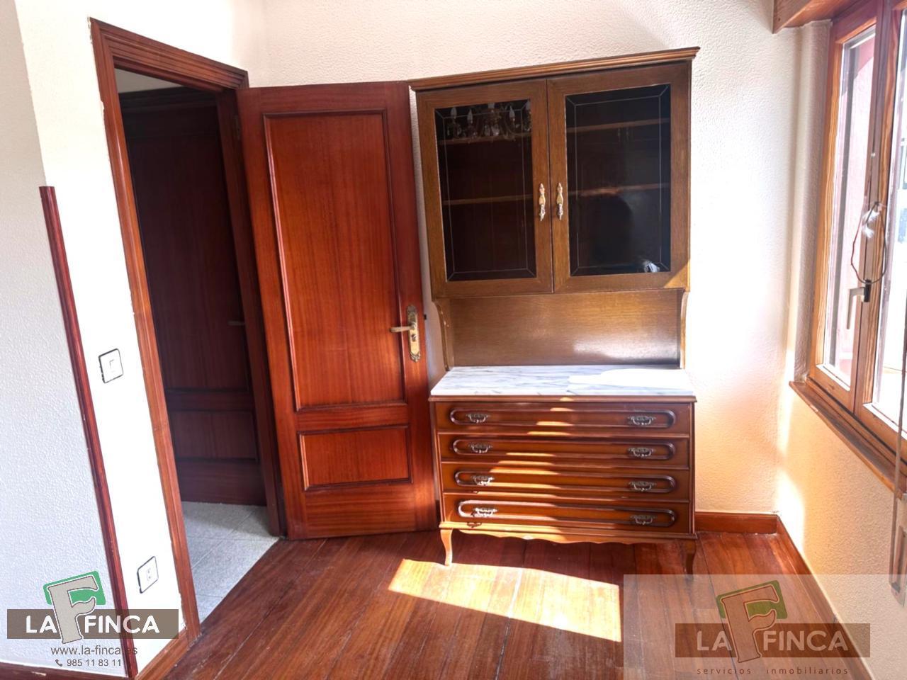 For sale of commercial in Oviedo