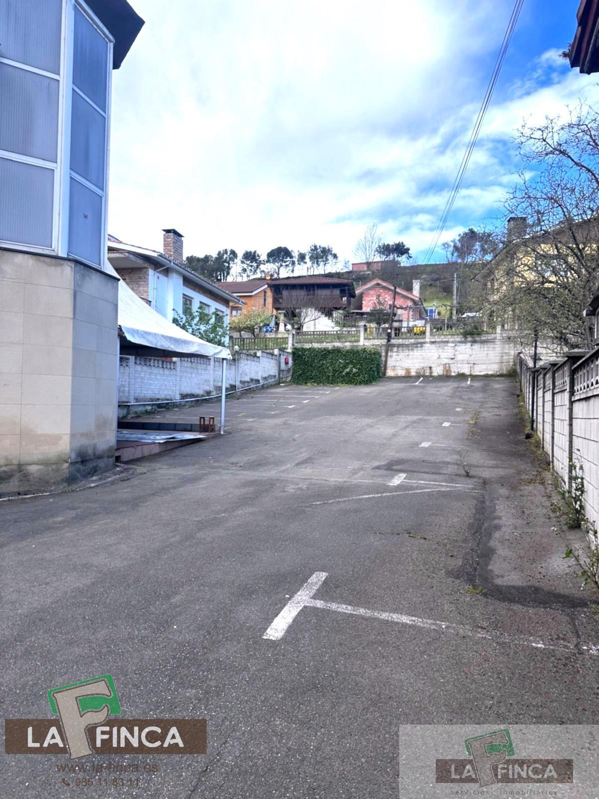 For sale of commercial in Oviedo