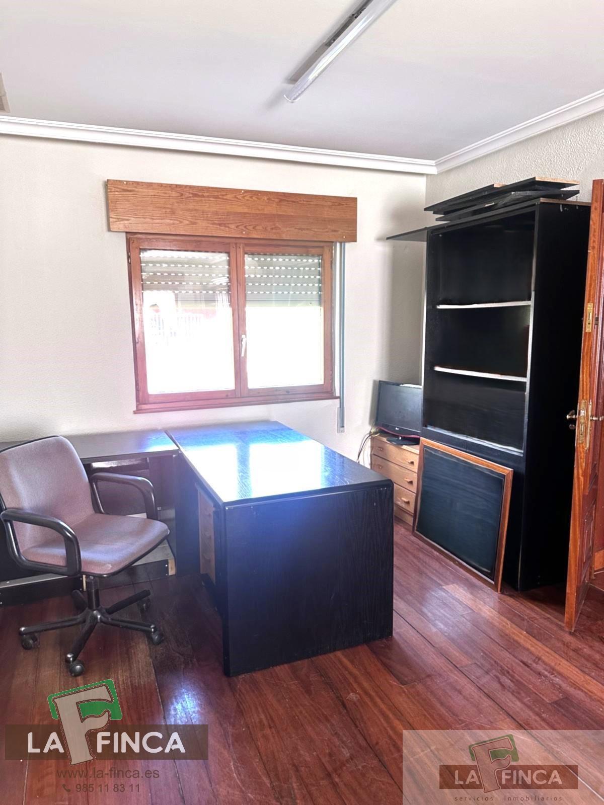 For sale of commercial in Oviedo