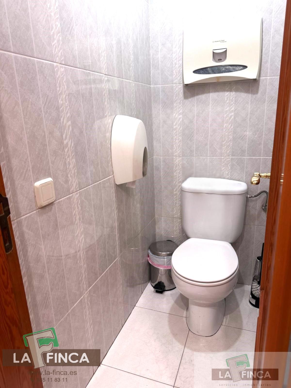 For sale of commercial in Oviedo