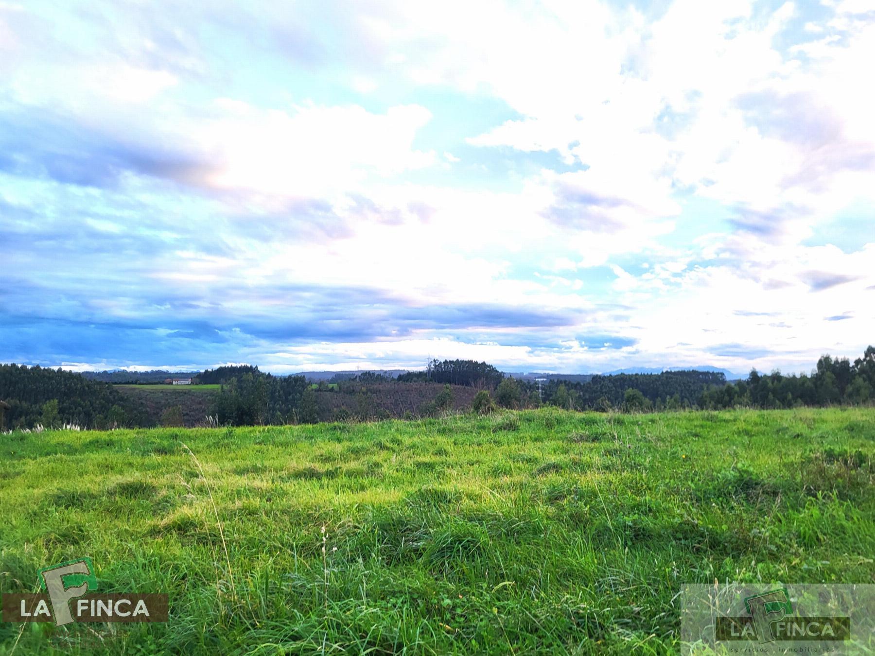 For sale of land in Candás