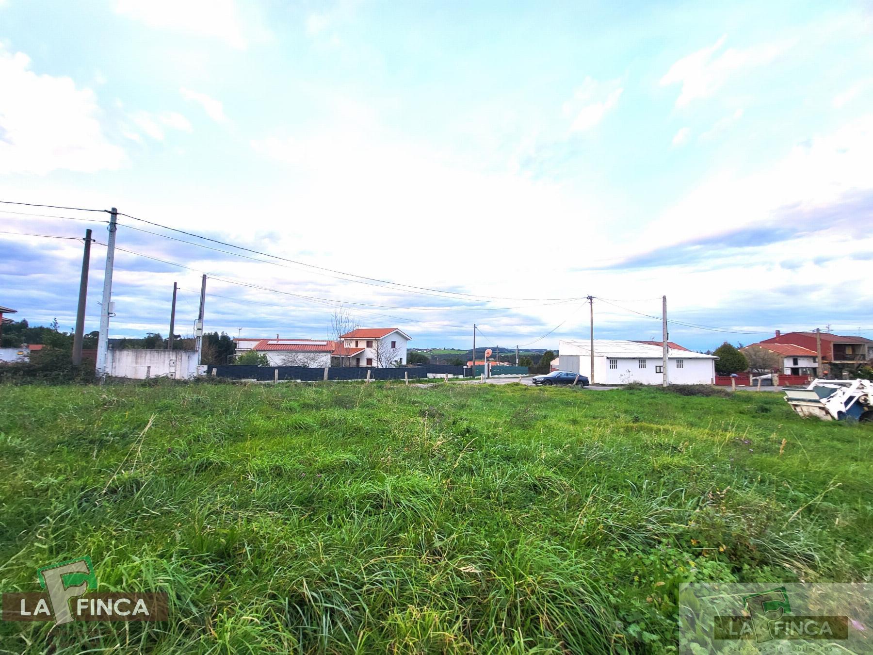 For sale of land in Candás