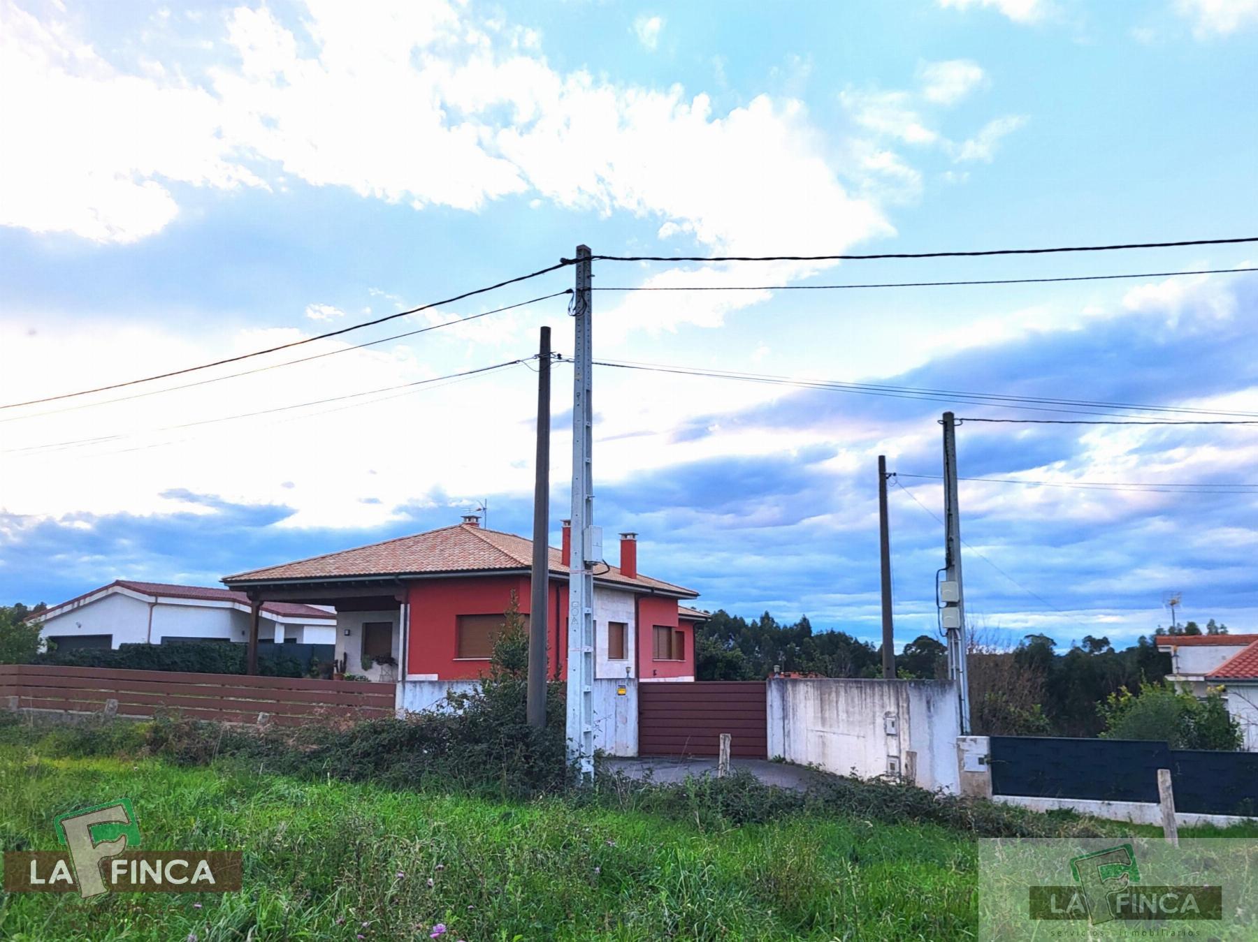 For sale of land in Candás