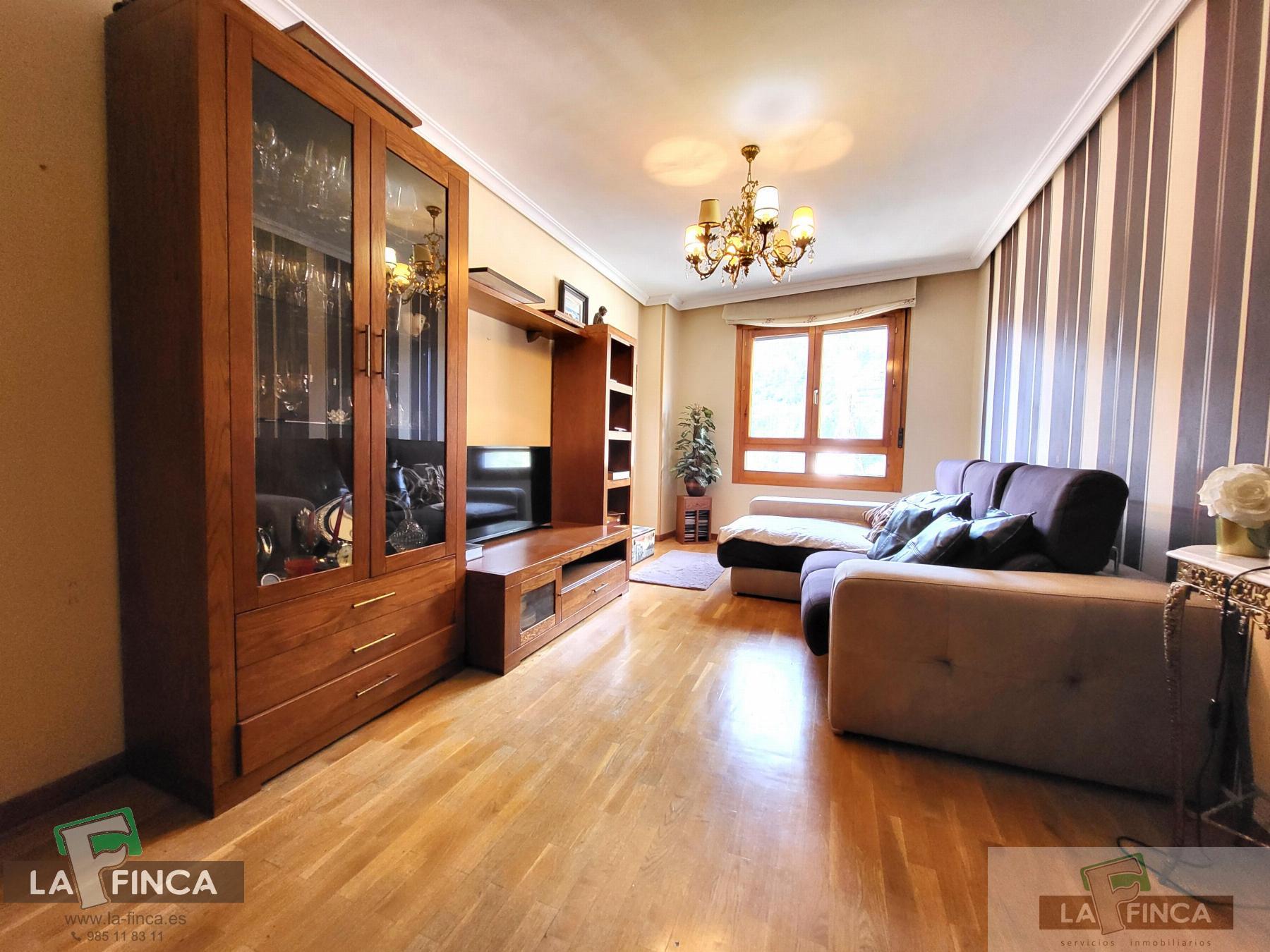 For sale of flat in Cangas del Narcea