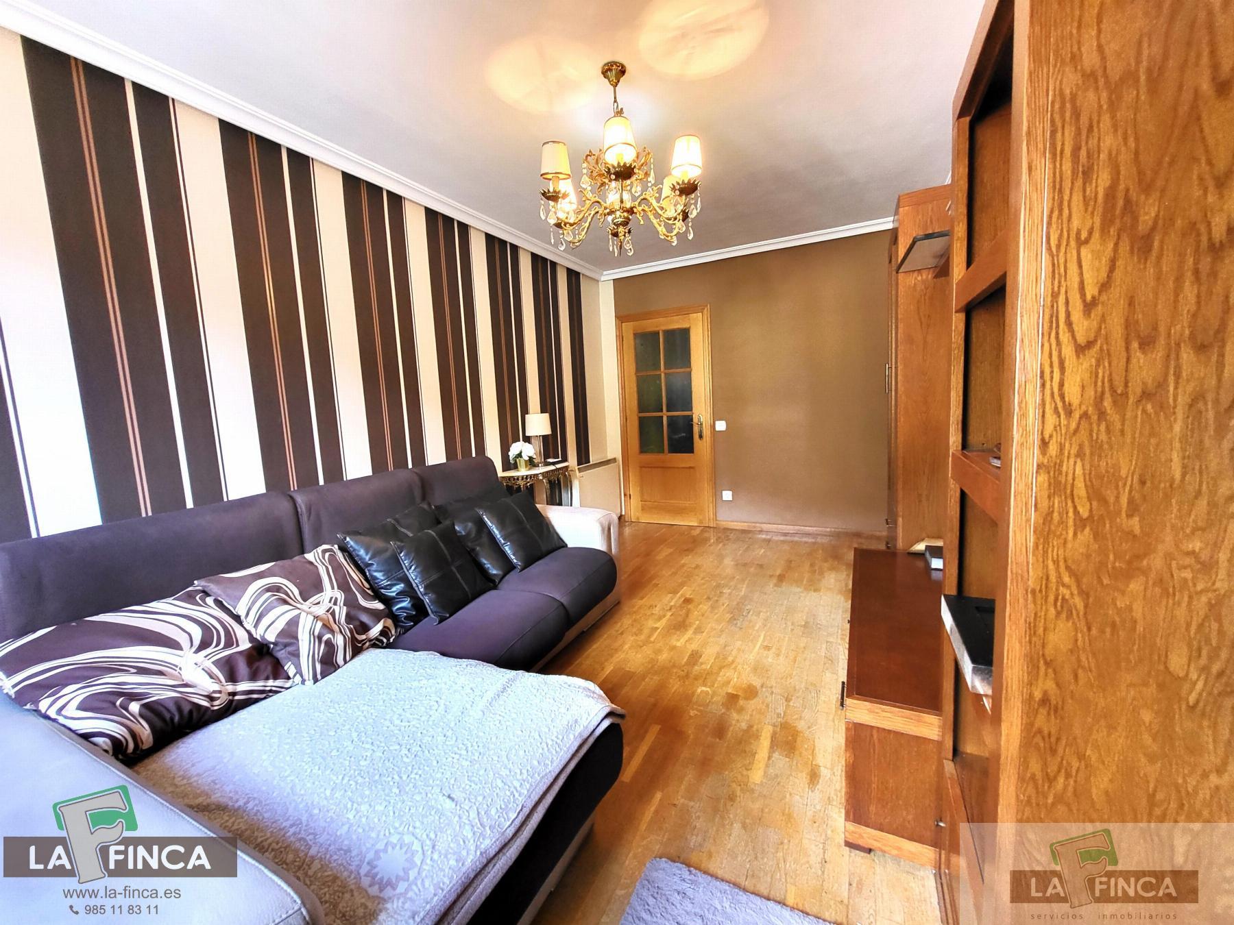 For sale of flat in Cangas del Narcea