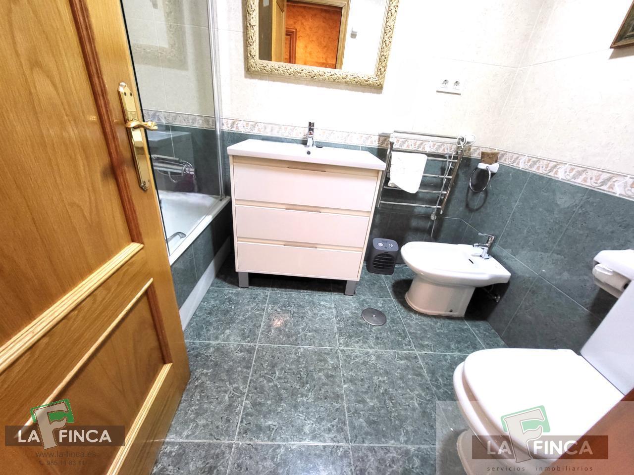 For sale of flat in Cangas del Narcea