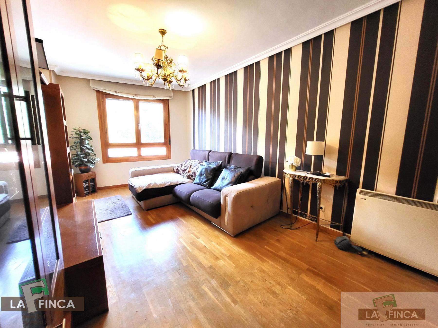 For sale of flat in Cangas del Narcea